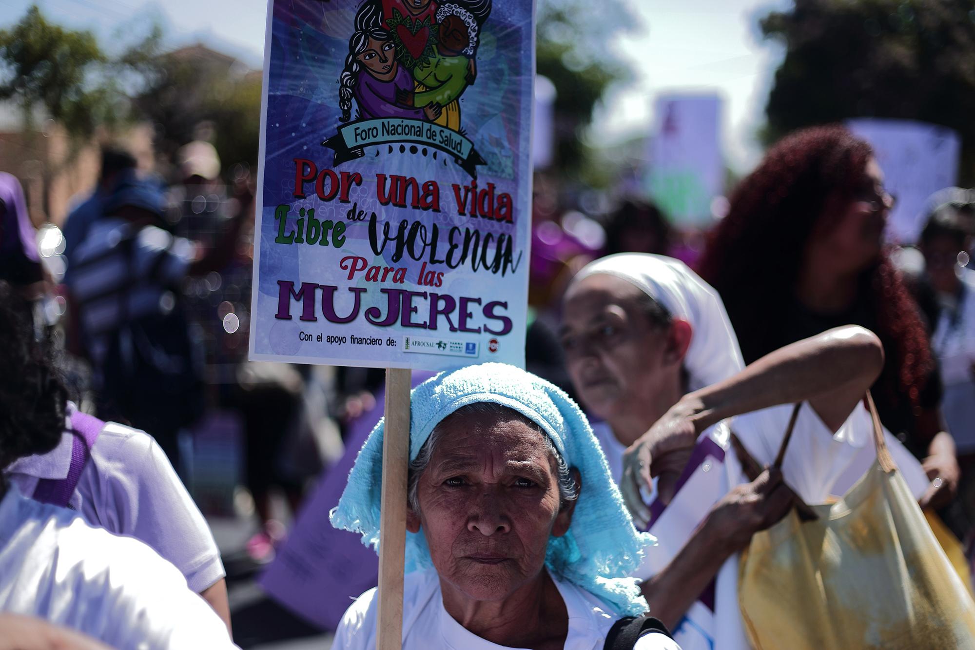 Age did not stop women from uniting to demand rights for women on March 9, 2018. Photo: Carlos Barrera.