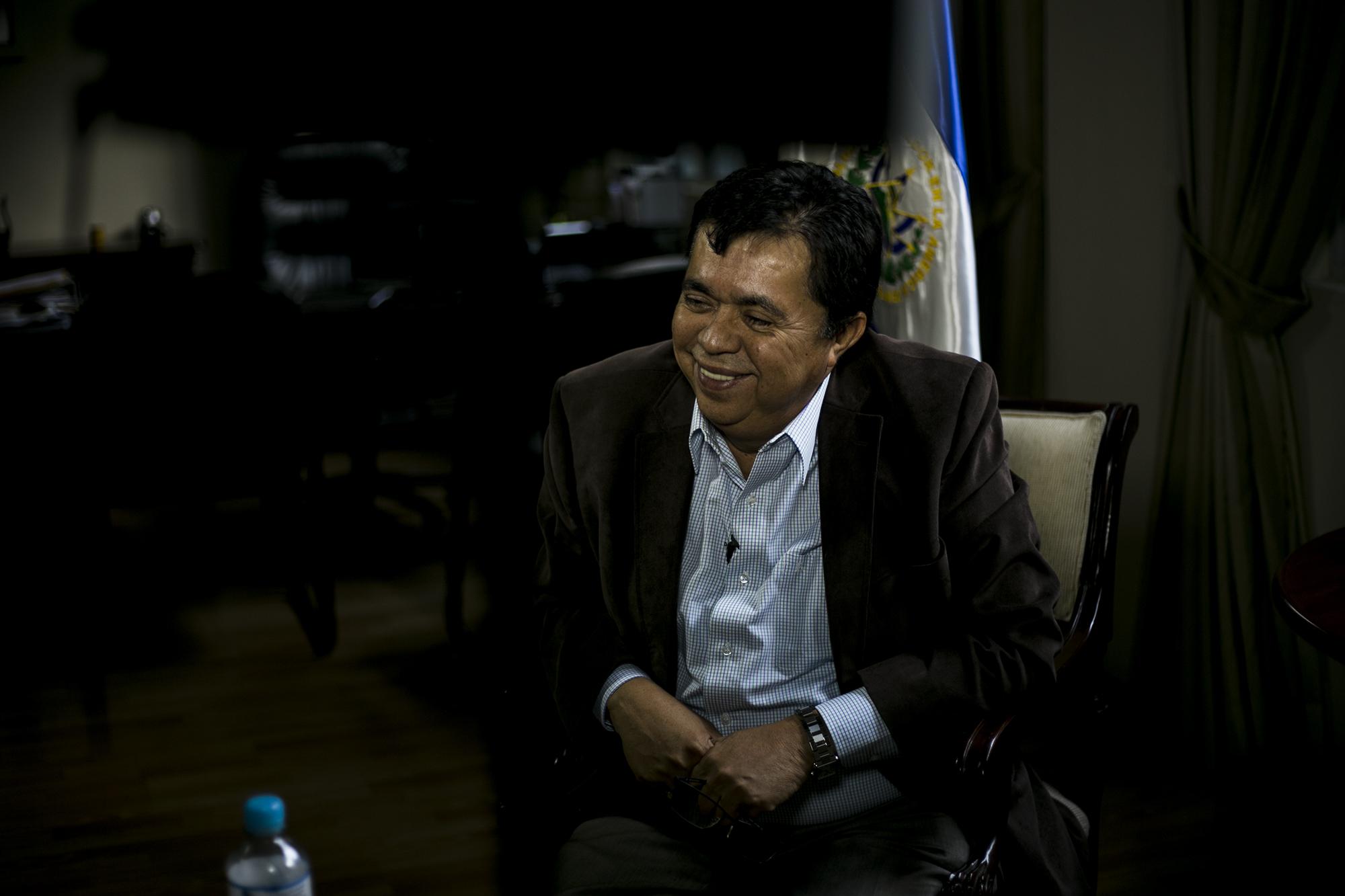 El secretario Roberto Lorenzana durante la entrevista a El Faro el 13 de abril de 2018. Foto: Fred Ramos