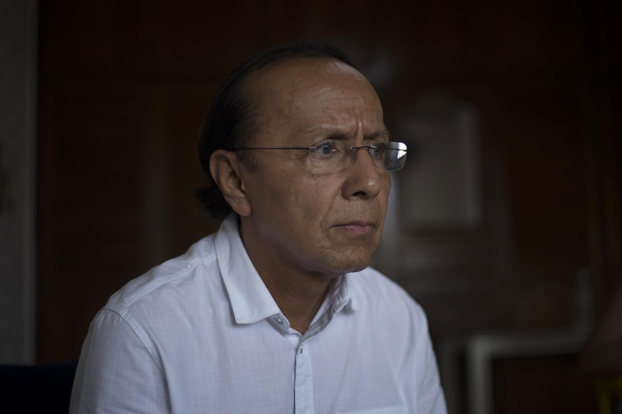Gerson Martínez, exministro de Obras Públicas, disputa la candidatura presidencial del FMLN contra Hugo Martínez, canciller. 