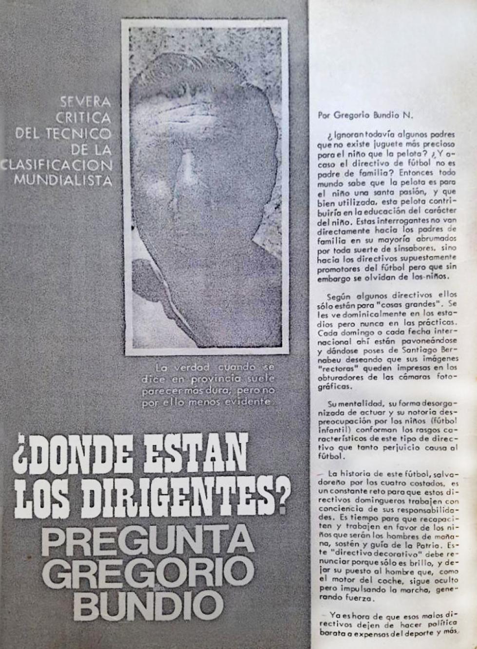 Primera de tres páginas del artículo '¿Y dónde están los dirigentes?', firmado por Gregorio Bundio en la década de los setenta. Foto Mónica Campos (El Faro).