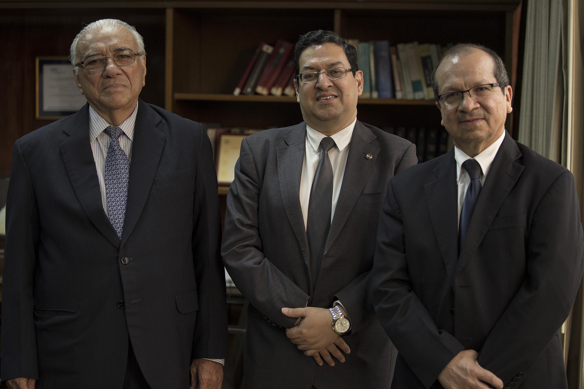 Belarmino Jaime, Rodolfo González y Sidney Blanco, magistrados salientes de la Sala de lo Constitucional. Foto de El Faro, por Víctor Peña.