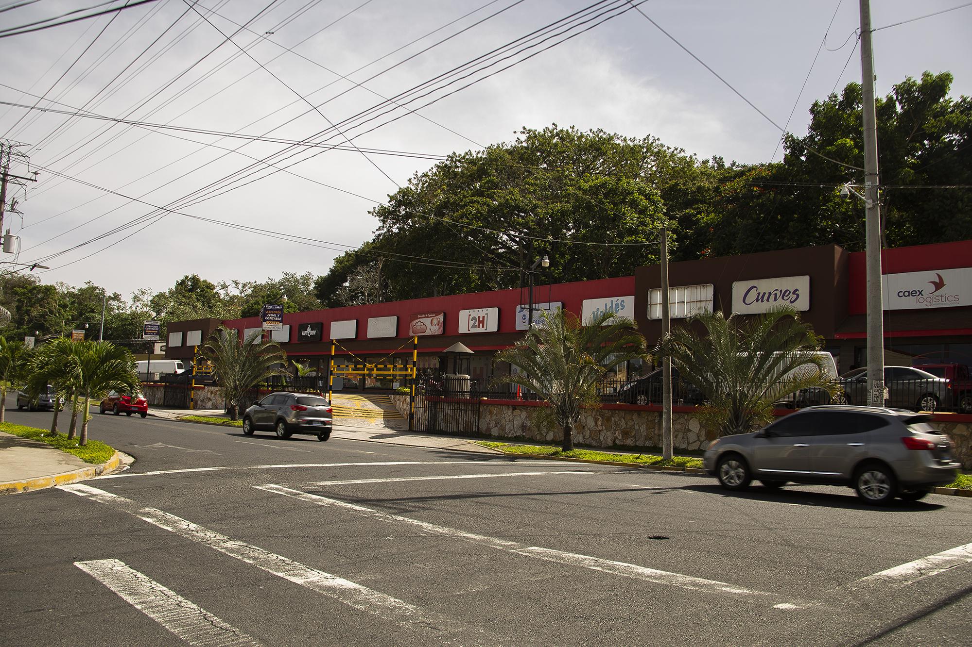 Centro Comercial Santa Fe, en Merliot, ubicado en otro de los terrenos que Cervantes compró a la Alcaldía de su socio Ortiz en 2008. 