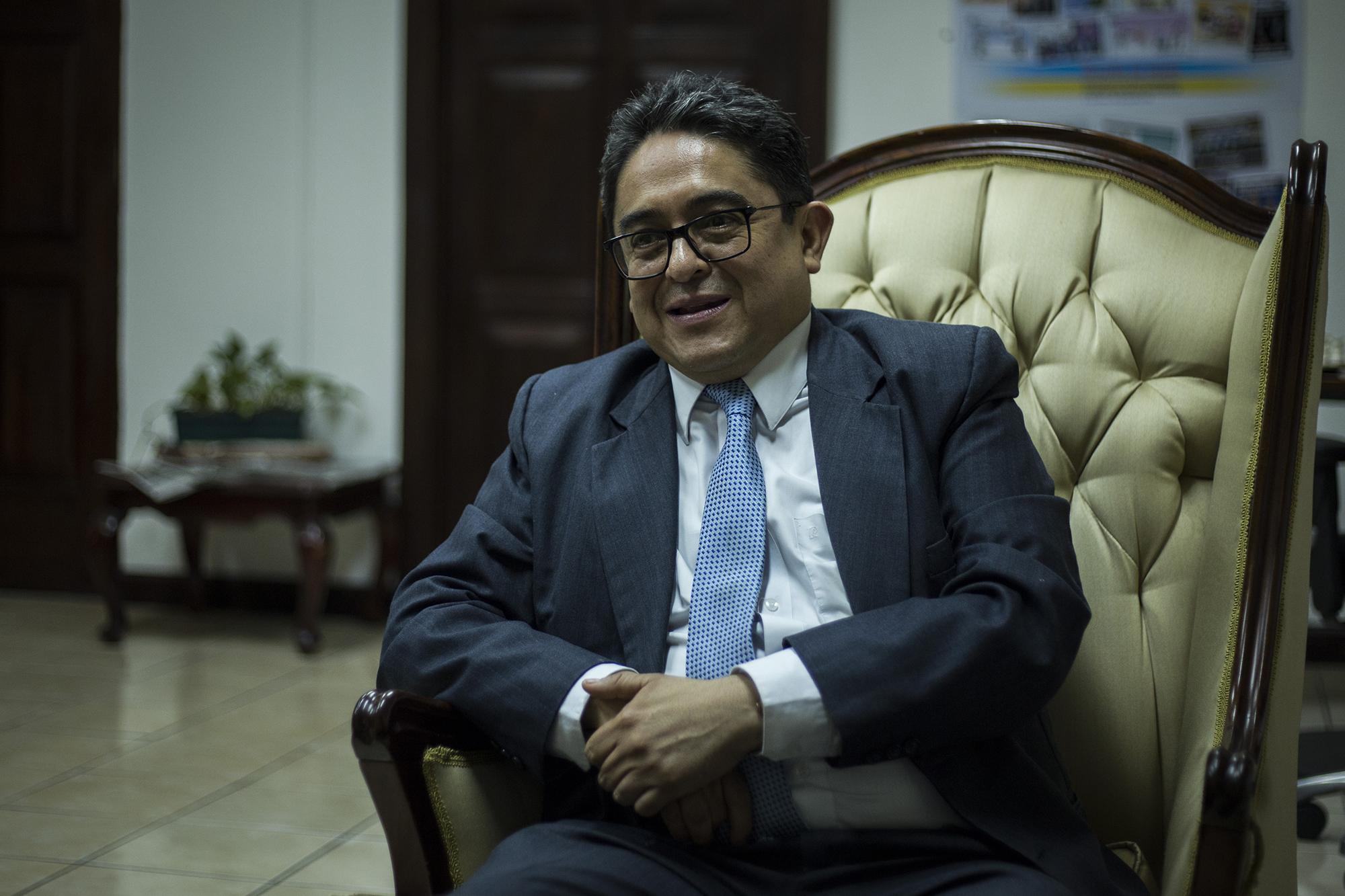 Jordán Rodas, procurador de Derechos Humanos de Guatemala, durante entrevista ofrecida al periódico El Faro desde su oficina en Ciudad de Guatemala el 3 de septiembre de 2018. Foto de El Faro, por Víctor Peña.
