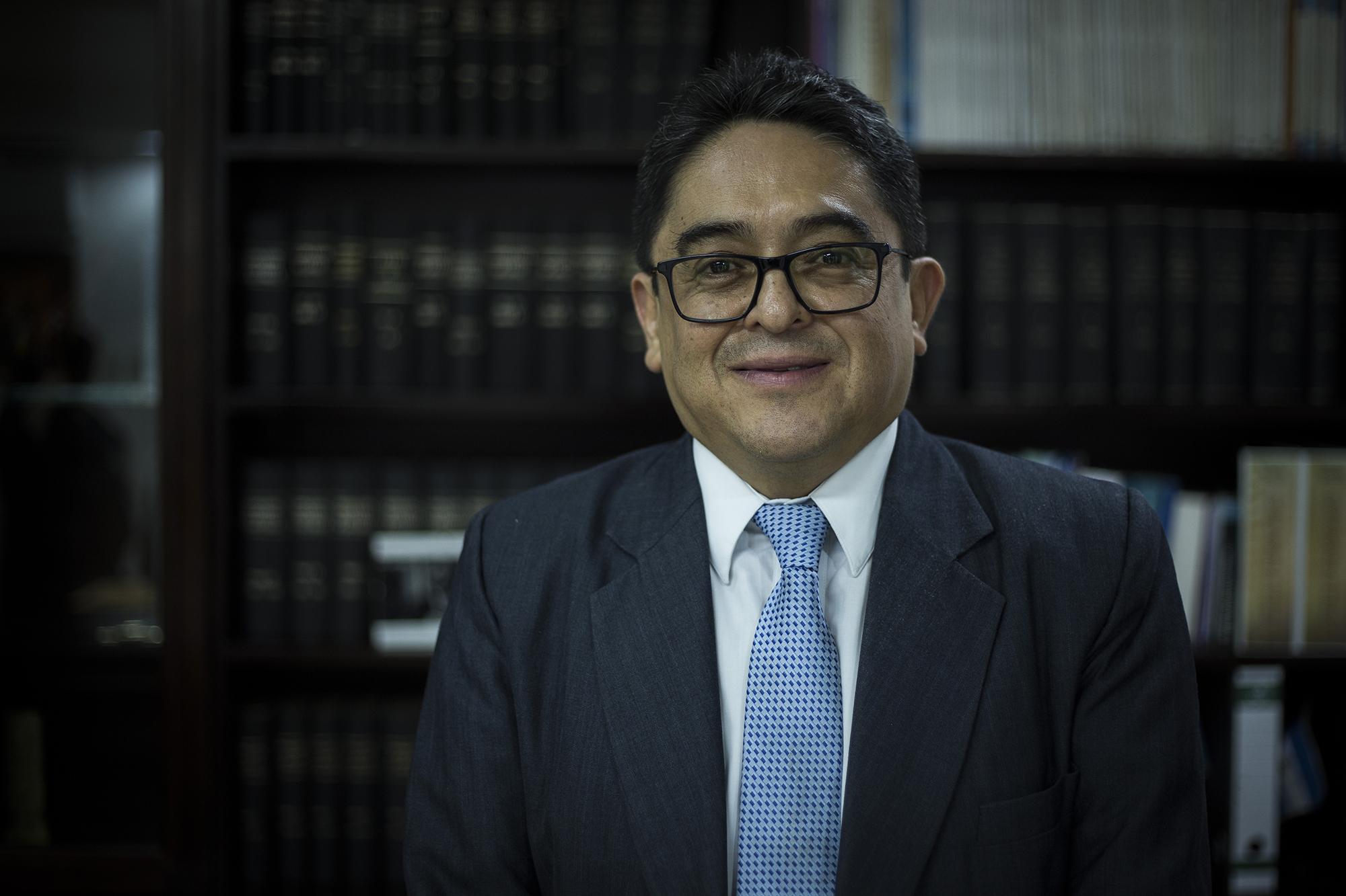Jordán Rodas, procurador de Derechos Humanos de Guatemala, durante entrevista ofrecida al periódico El Faro. Ciudad de Guatemala, 03 de septiembre de 2018. Foto de El Faro, por Víctor Peña.
