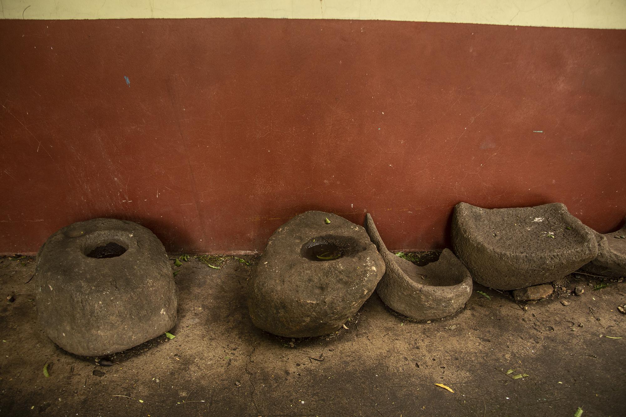 En la península es fácil encontrar restos de cerámica y obsidiana, también algunos habitantes poseen algunas piezas como piedras de moler.