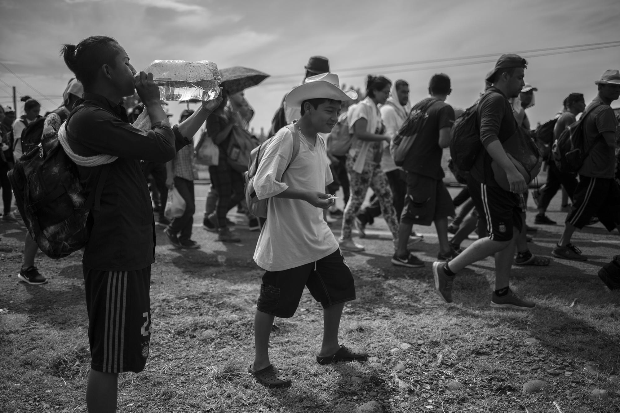 Era su sexto día de travesía. Caminaban en medio del calor sofocante de Chiapas. En Huehuetán, un agricultor le regaló un sombrero a Dani. 
