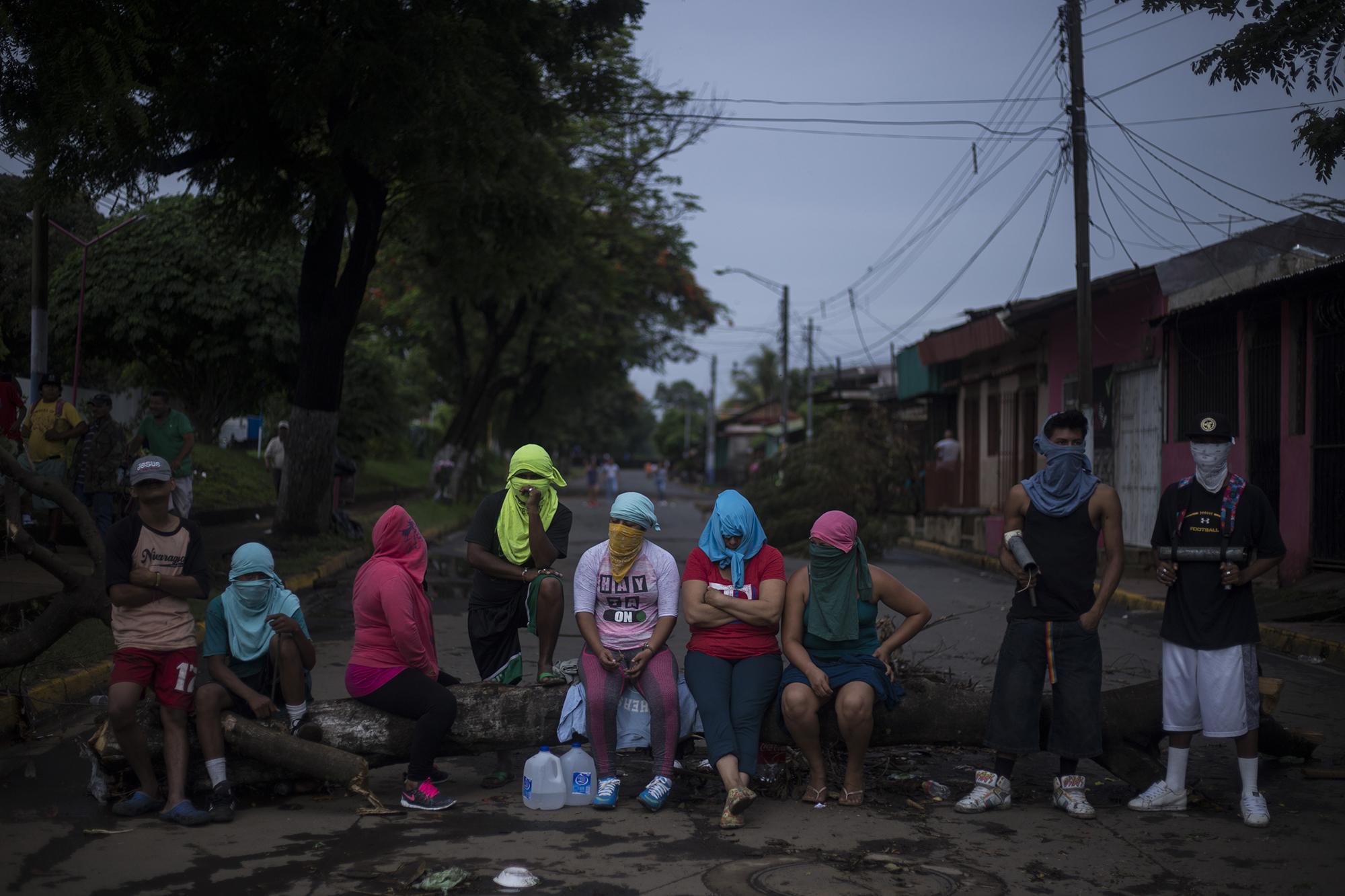 Los habitantes de Masaya, Nicaragua, tomaron el control de las calles. Cerraron el acceso a la ciudad para detener la represión policial contra los opositores de Daniel Ortega y Rosario Murillo. Foto de El Faro: Víctor Peña. 