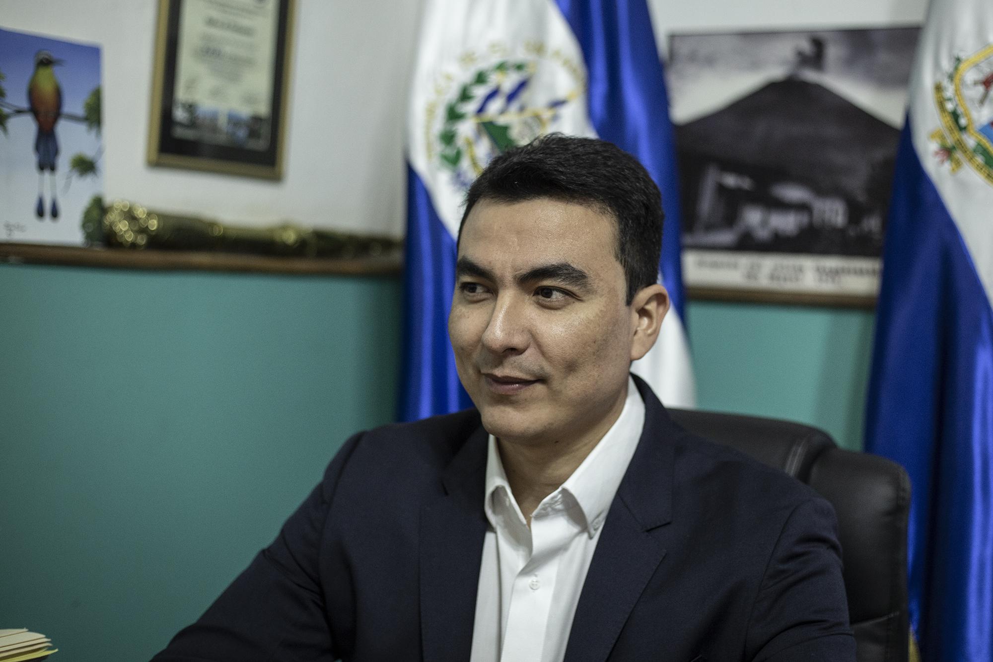 El alcalde Miguel Pereira durante una entrevista a El Faro en el despacho municipal de San Miguel. Foto: Carlos Barrera