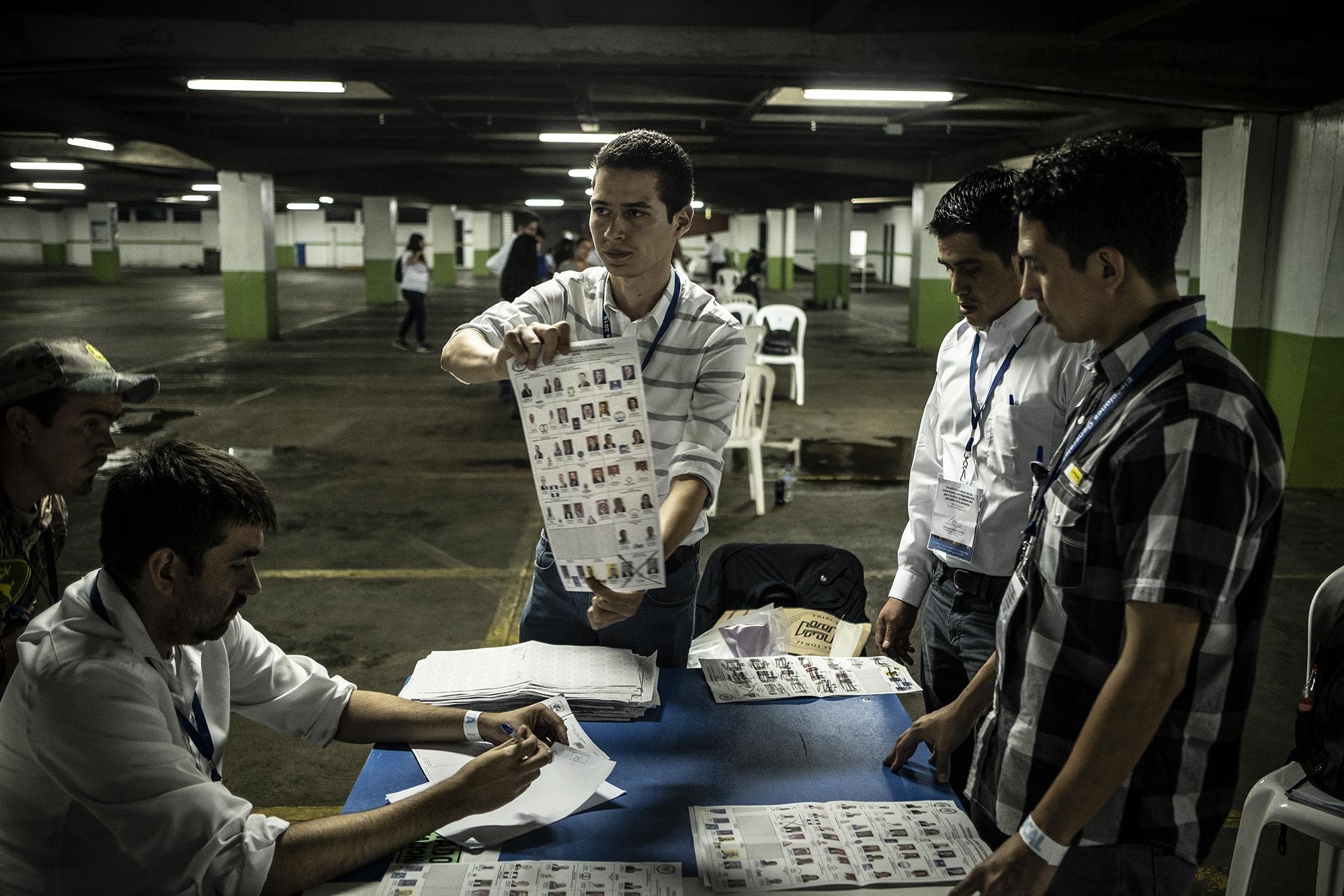 286 personas de 400 votaron en el centro del Parqueo Plaza Central Ala Sur de la Ciudad de Guatemala. Según los empleados del TSE, un total de 5,600 personas (un 64 %) había llegado a votar a ese lugar. En todo el país, solo el 53 % de votantes acudió a las urnas, siendo esta la elección con menos participación en los últimos años. 