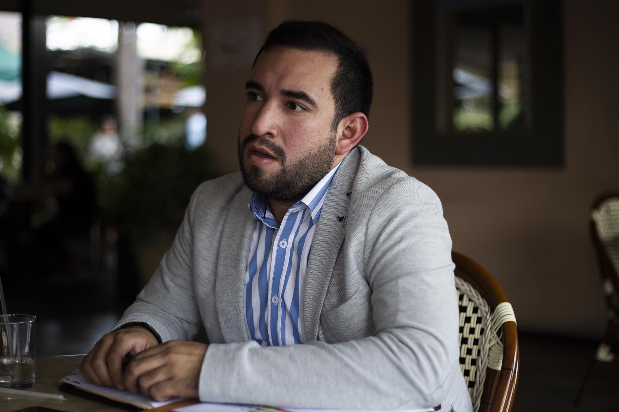 El diputado del partido Arena por el departamento de Santa Ana, Josué Godoy, durante la entrevista a El Faro. Foto: Carlos Barrera.
