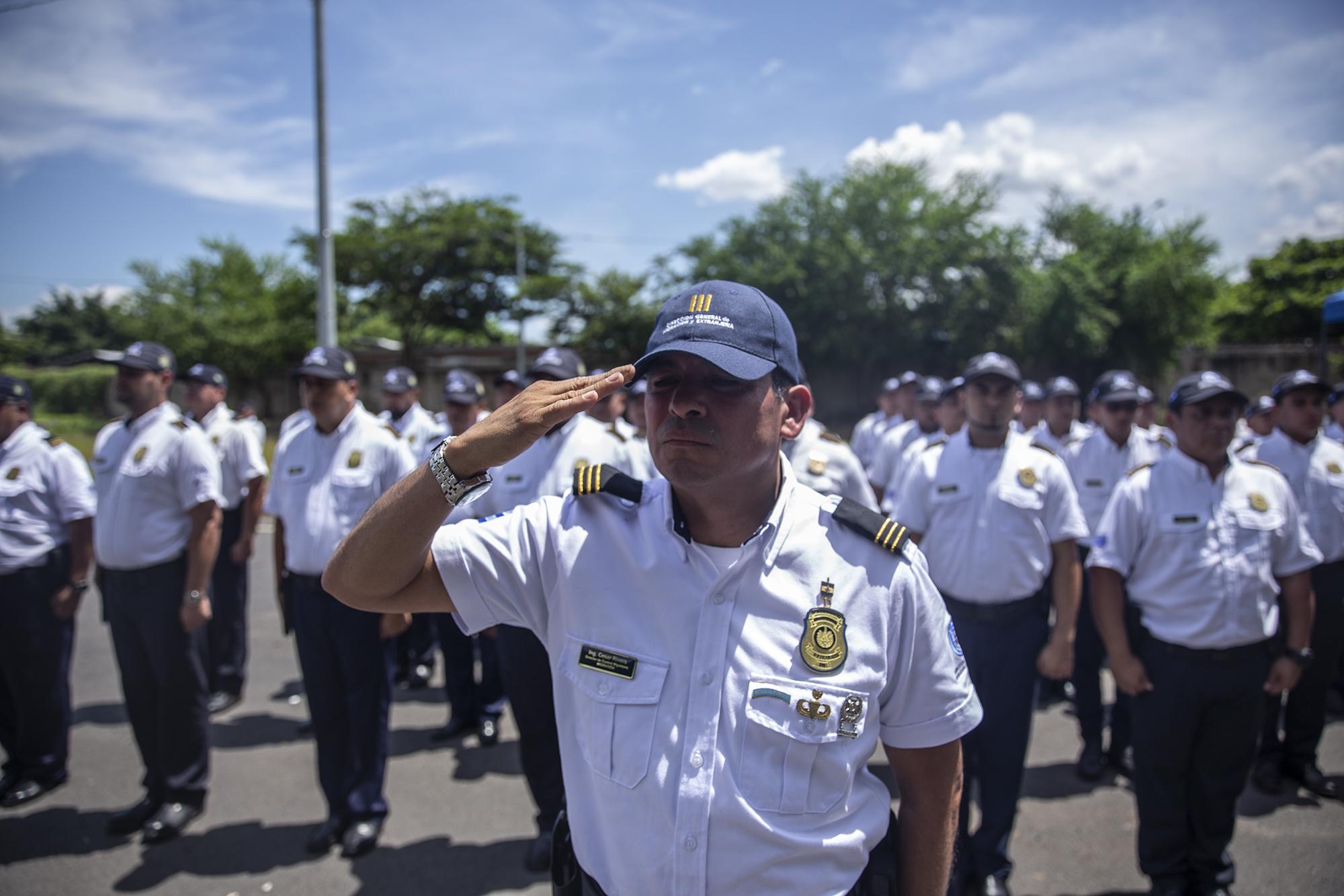 Agentes de la Dirección General de Migración y Extranjería forman parte de la patrulla fronteriza inaugurada el 12 de septiembre del 2019 en la frontera La Hachadura, Ahuachapán. Foto de El Faro: Carlos Barrera. 