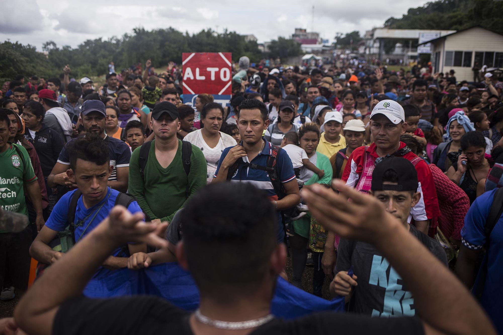 Photo caption: When the caravan hit the Mexican wall, it was leaderless. Since its genesis in San Pedro Sula on January 15, it had made a scattered trek through various roads and borders. In the picture, Óscar Santos, a migrant traveling in the caravan, tries to control the group, which had begun to debate ways to travel through blind spots to cross into Mexico. Photo by Víctor Peña.