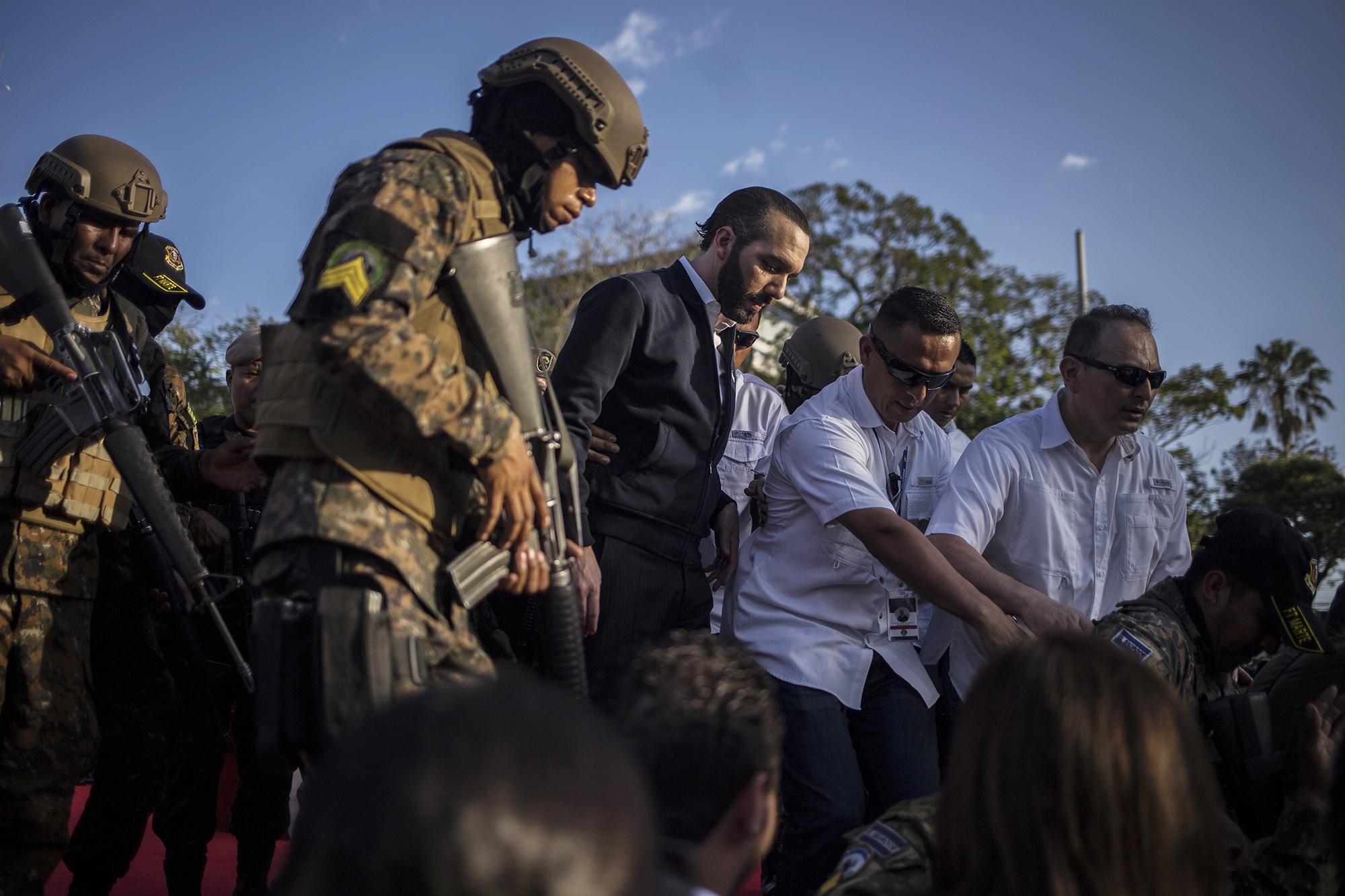 Nayib Bukele leaves the stage surrounded by armed soldiers after addressing his supporters outside the Legislative Assembly on February 9. Photo by Victor Peña 