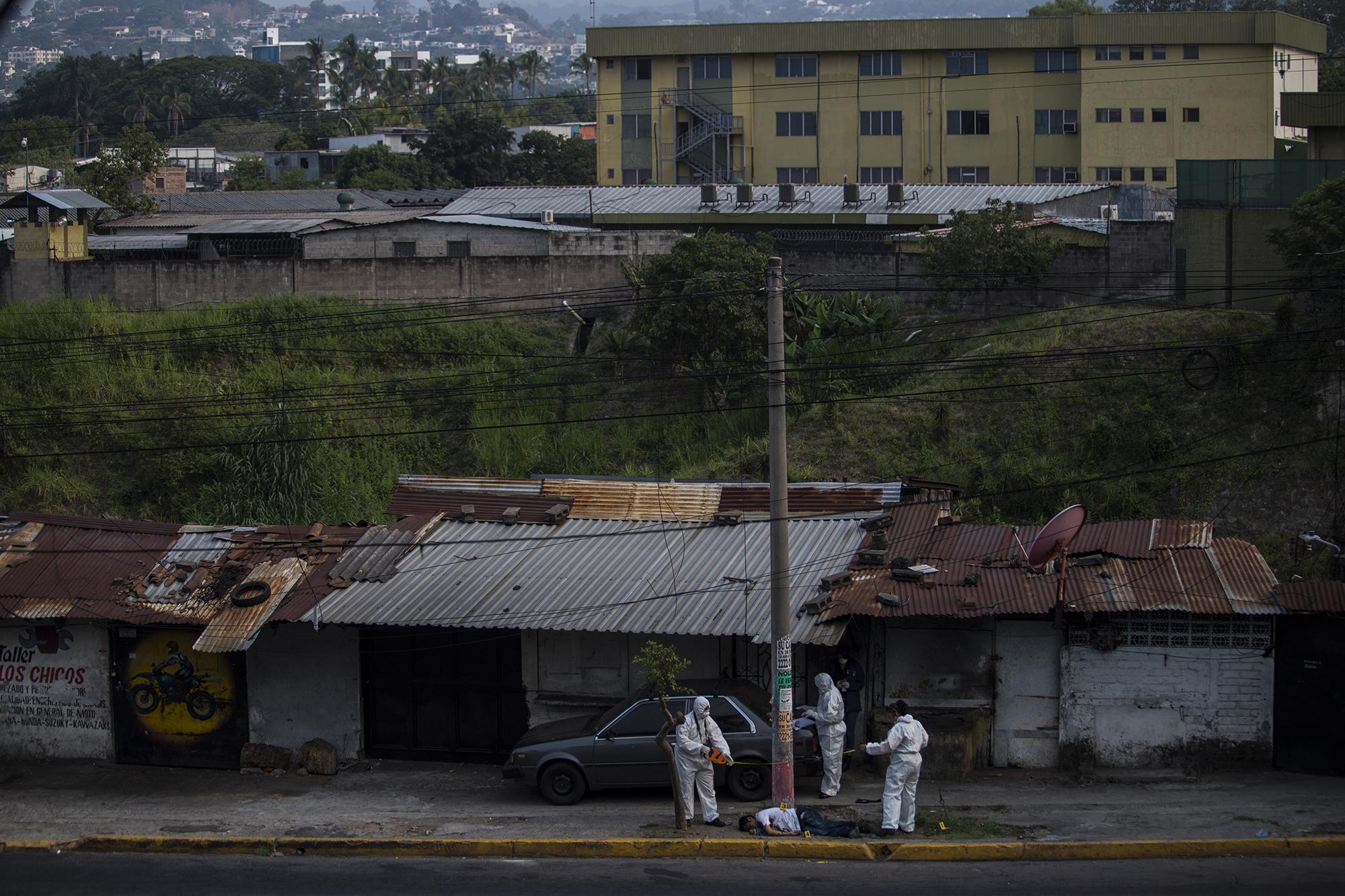 A man killed near the entrance to the community of La Fortaleza, in San Salvador. He was killed on the afternoon of April 15, 2020 in an area that