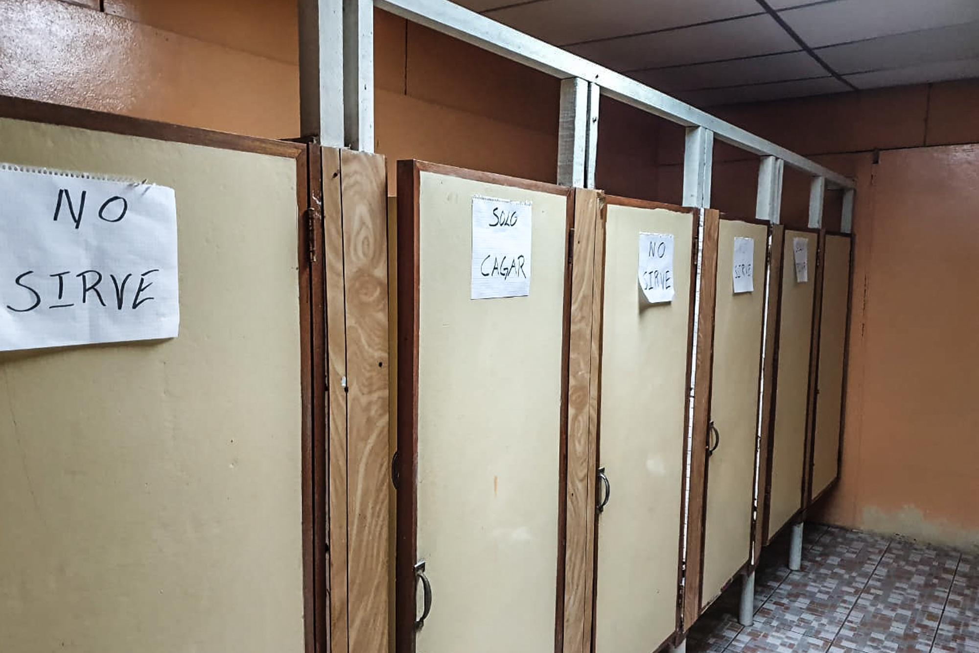 Signs read: “Out of order;” and “Shit Only.” The restroom in Villa Olímpica, a site lacking the appropriate amenities to shelter people. This facility continues to house detained Salvadorans accused of violating domestic quarantine. Image courtesy of the family.