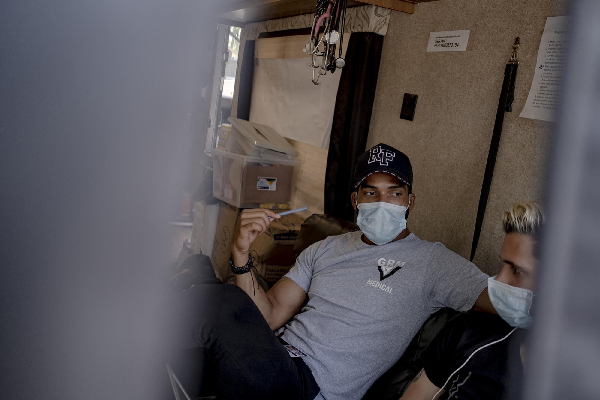 Dairon Elisondo Rojas is a doctor at the Matamoros migrant camp on the border between Mexico and the United States. Photo by El Faro: Fred Ramos.