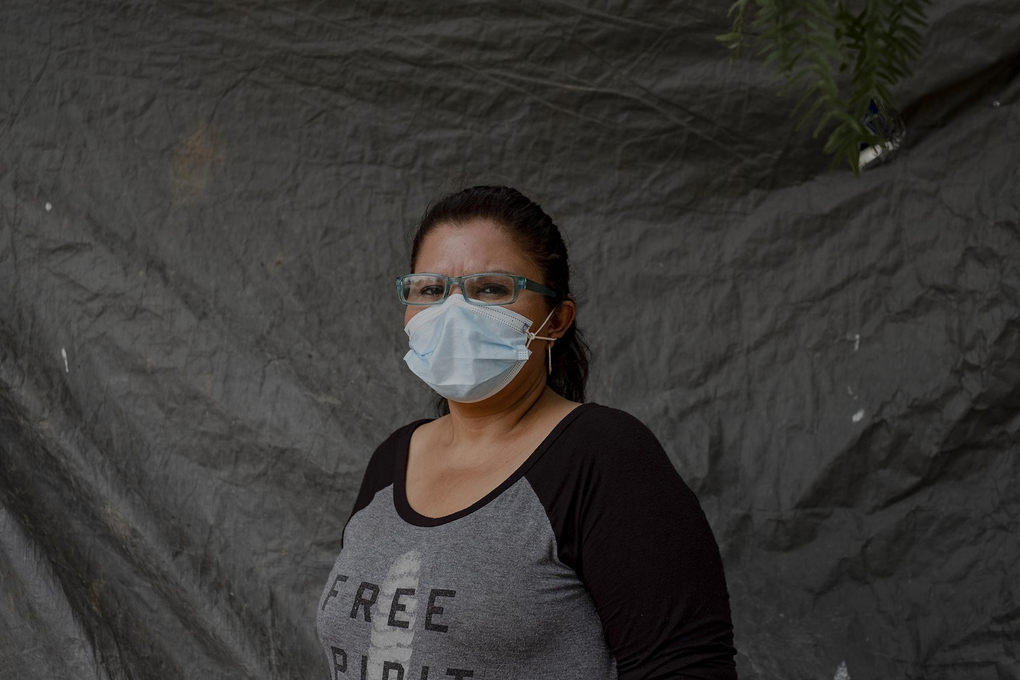 Perla Vargas, a Nicaraguan who is fleeing from Daniel Ortega’s regime. She lives among a cluster of shacks in a tent with her family. She is hopeful that the United States will grant her asylum, as she says she has evidence supporting her case and a very dedicated lawyer. She is also in charge of the camp pharmacy. Photo from El Faro: Fred Ramos.