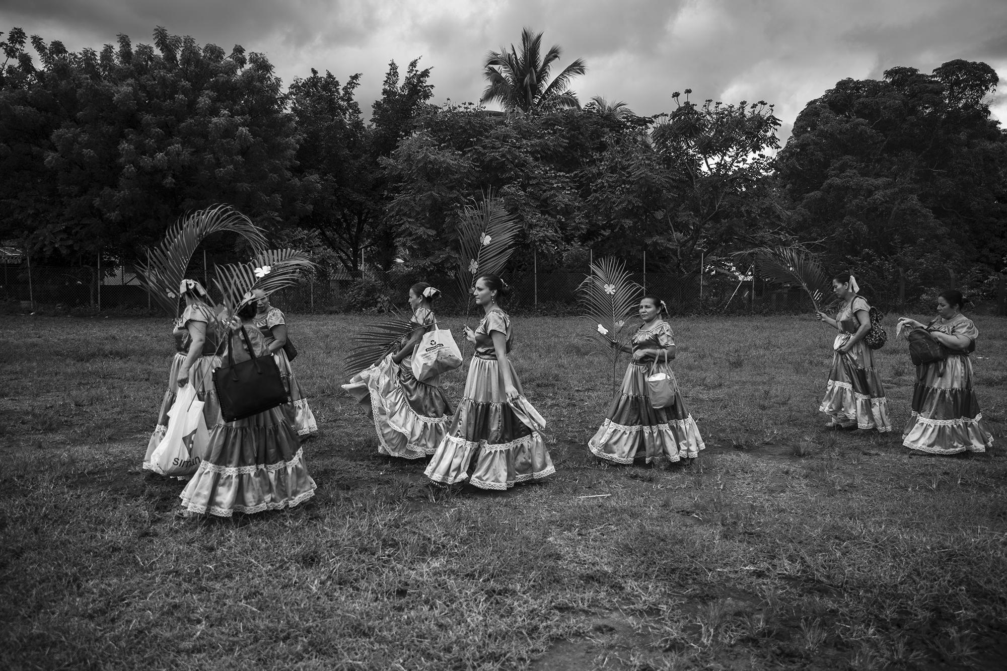 A group of women who survived the crossing of the Lempa River perform a folk dance on the day of commemoration of the return to Santa Marta. At first, the festivities were simpler: people would gather at a house and dance to the radio.
