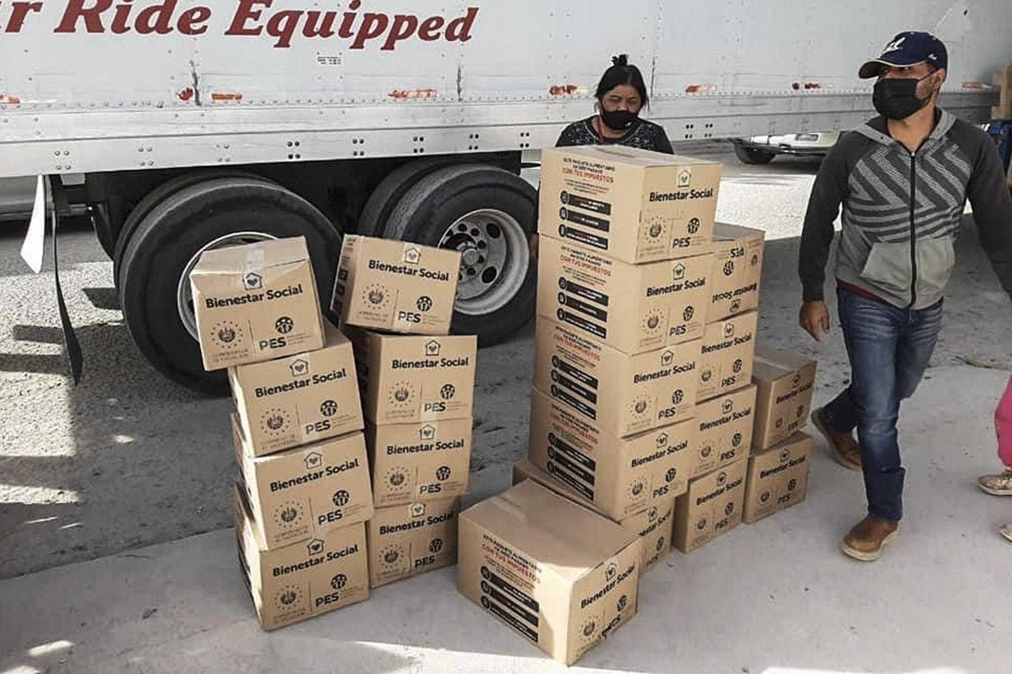 1.500 paquetes de víveres, identificados como parte del programa salvadoreño de alimentos, fueron repartidos en el municipio de Tlahualilo, en el estado de Durango, al norte de México. Fotografía tomada de la página oficial de Facebook del sector de riego 6 de Tlahualilo. 