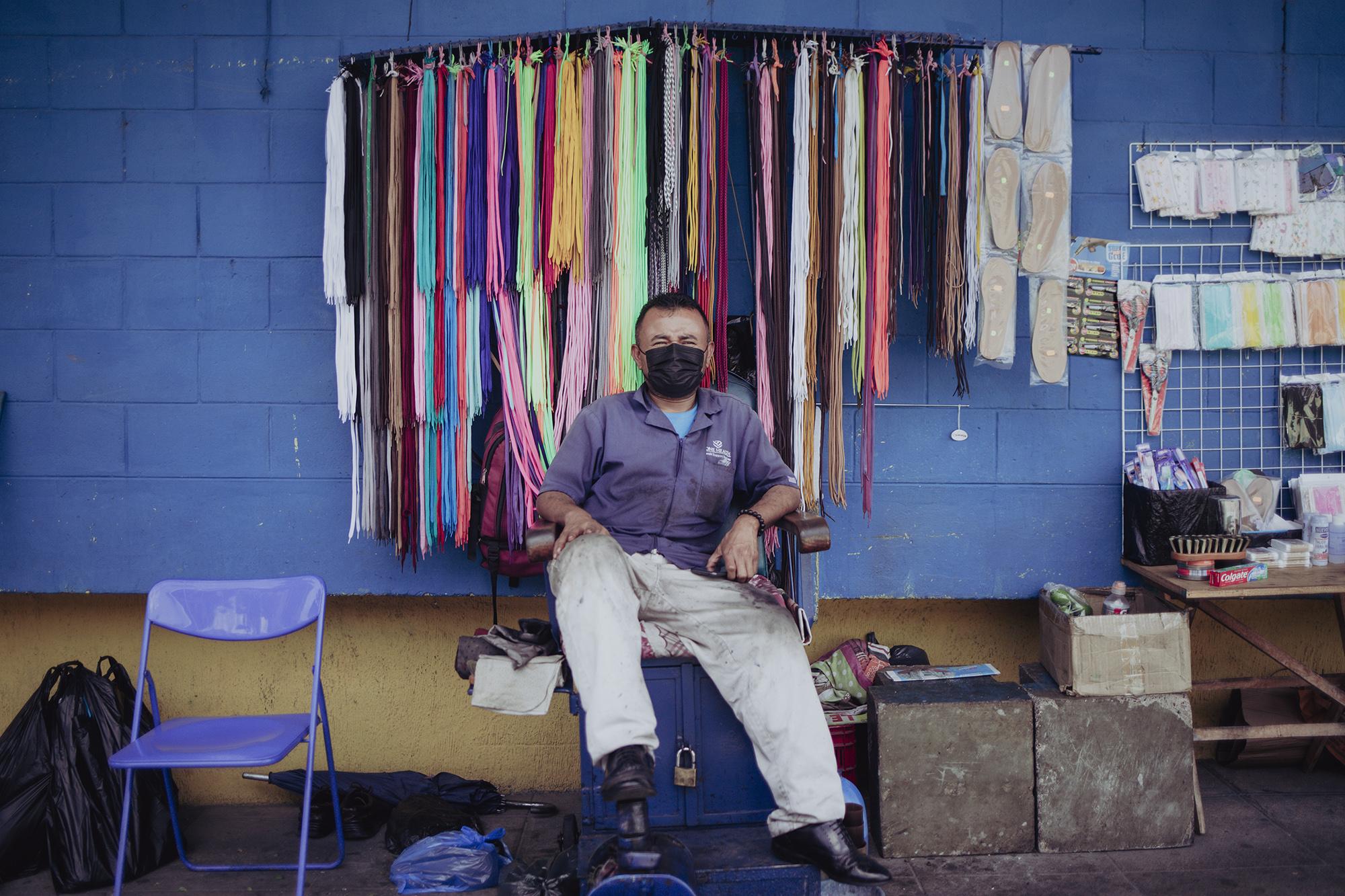 “When have we ever seen a president give away food to the country’s poorest? This had never happened before. I believe that people should turn out and support the president with their votes. What he’s done has been worth it because now he can have his deputies in the Assembly.” Jaime Fabián, 45, shoeshiner at the San Miguelito market, San Salvador.