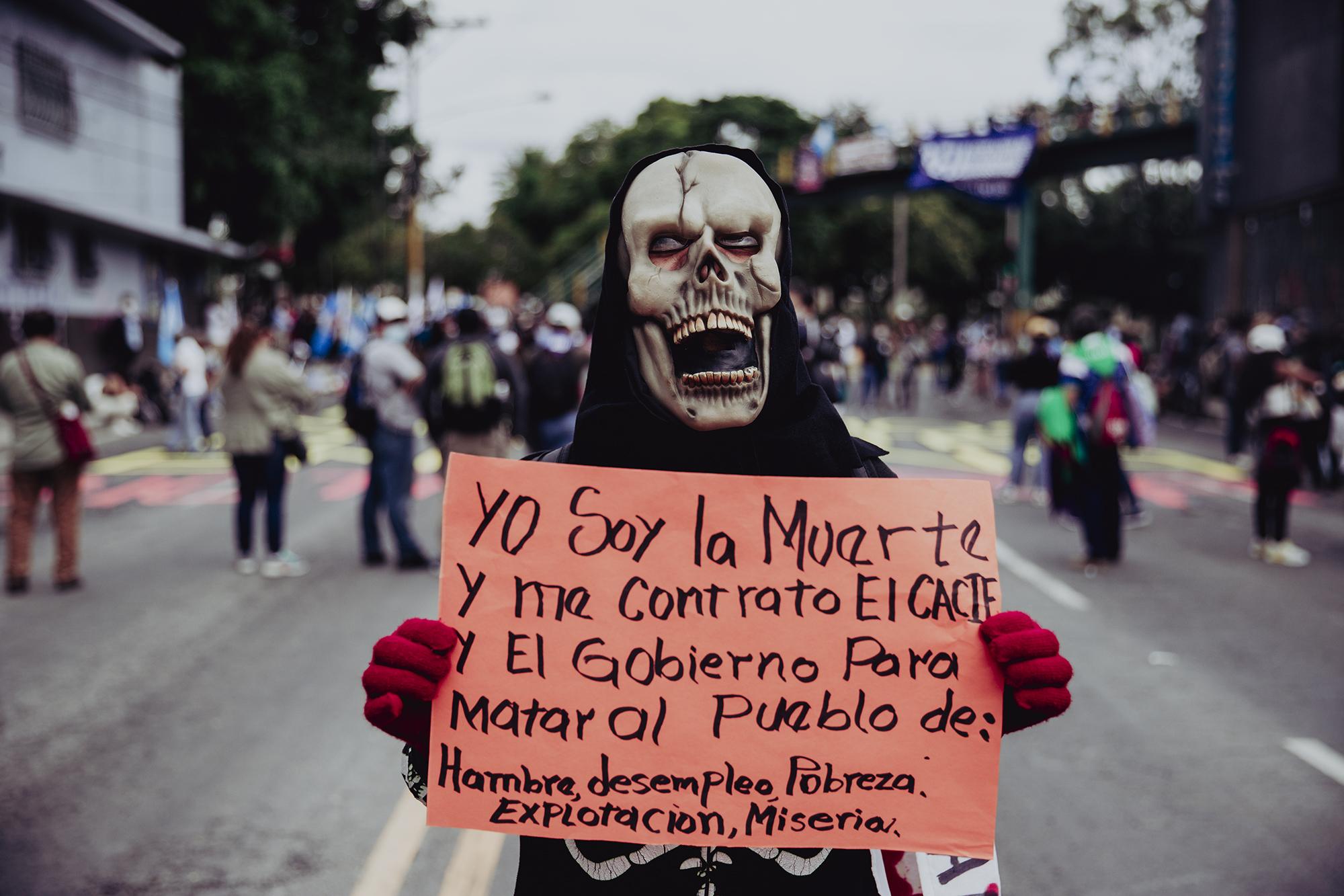 Los manifestantes acusaron al Gobierno de un mal manejo de la pandemia causada por la Covid-19, ya que Guatemala vive una tercera ola de contagios y registra a más de 3,000 personas infectadas en las últimas 24 horas.