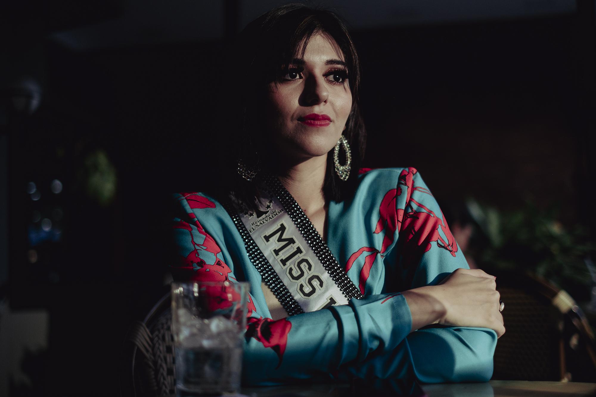 Alejandra Gavidia representará a El Salvador en el concurso Miss Universo en noviembre. Lejos de una carrera como modelo, aspira a ser vocera de temas como la salud mental y la violencia contra las mujeres. Foto de El Faro: Carlos Barrera
