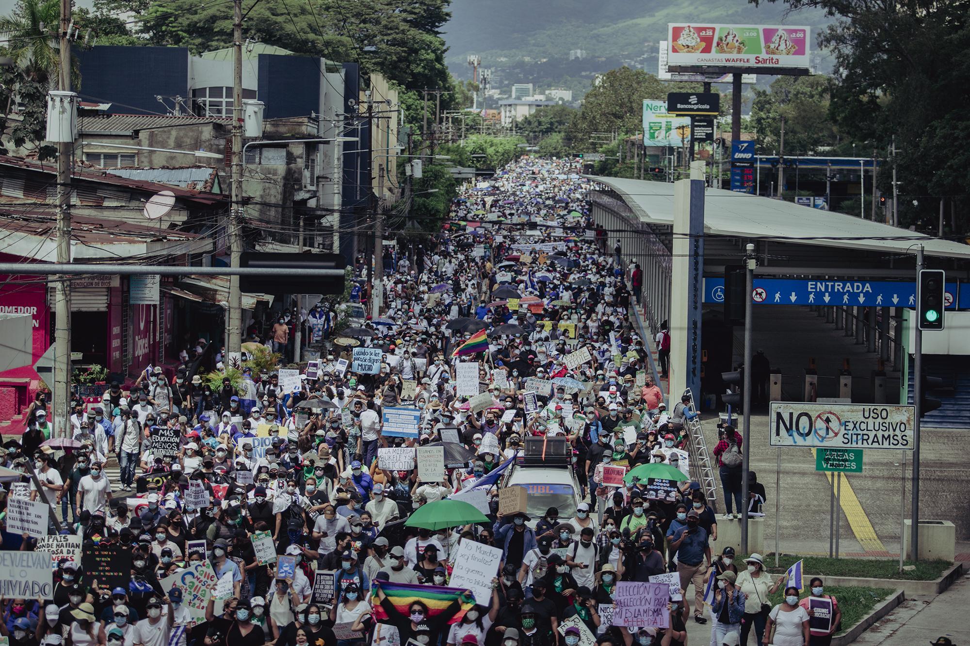 Thousands of people marched from the Cuscatlán Park, and other meeting points in San Salvador, toward Morazán Plaza in the historic city center, to protest against the Bukele government and the recent laws approved by the Legislative Assembly controlled by his party, like the Bitcoin Law and a law that purges 30 percent of the judges in the country.