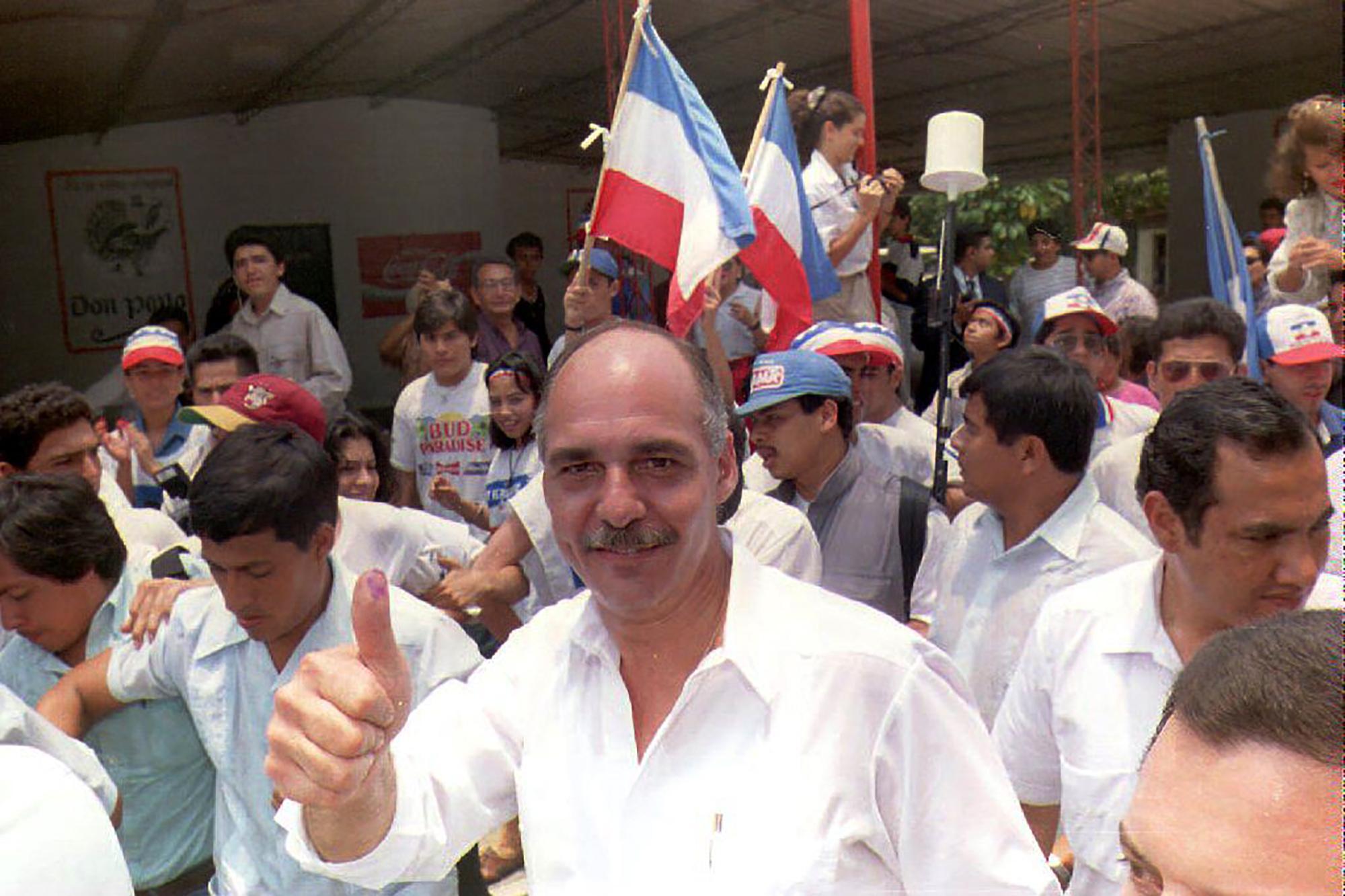 Cristiani during the 1994 presidential elections. Photo: Pedro Ugarte/AFP