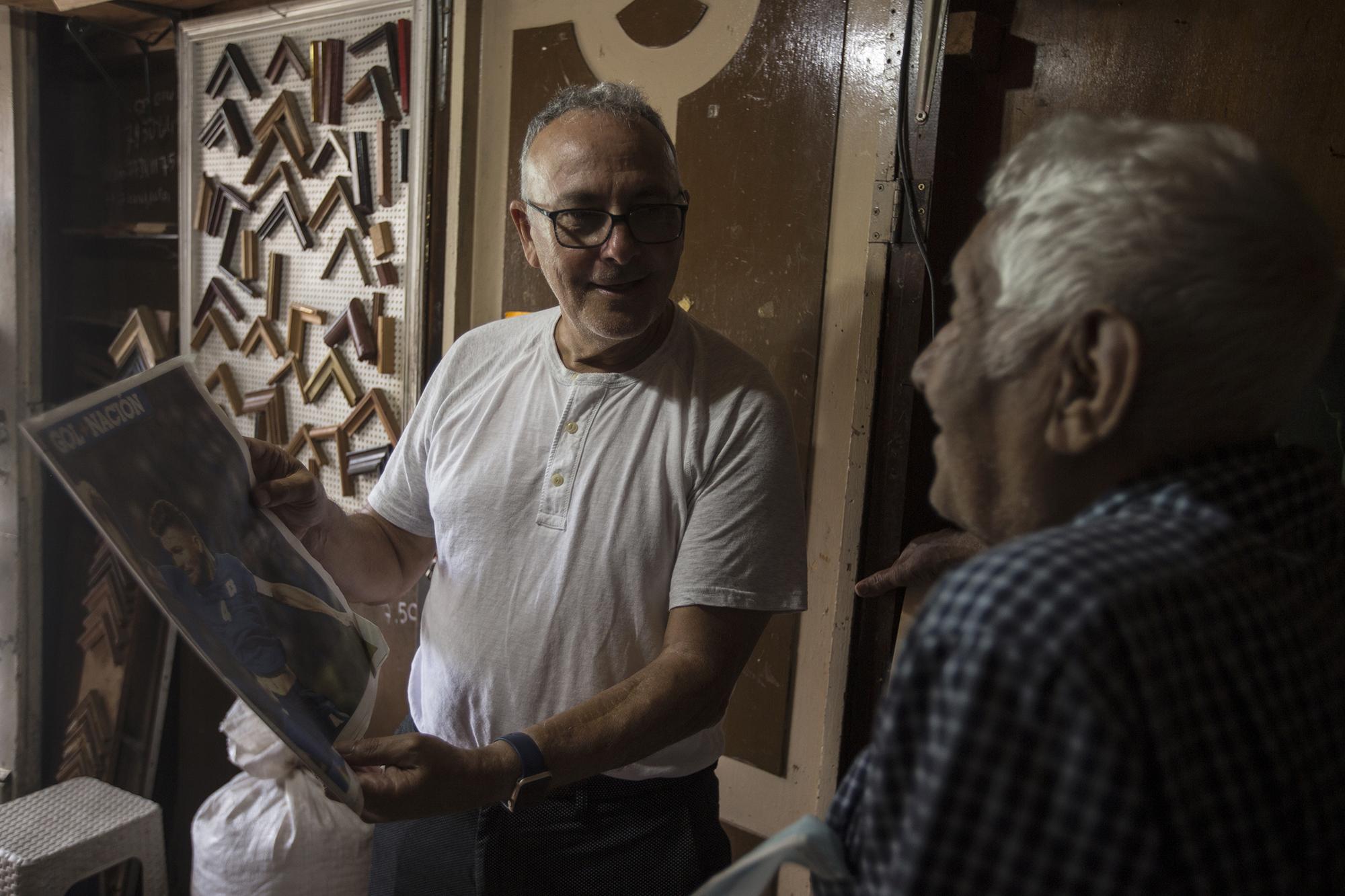 After 48 years in the United States, Carlos Zavaleta, father of centerback Eriq Zavaleta, returned to El Salvador to watch his son play for La Selecta. The next day he visited his old home in Santa Ana where, to his shock, he found his uncle Héctor Armando Sánchez, 91, who he no longer remembered. “This is another country to me,” he said.