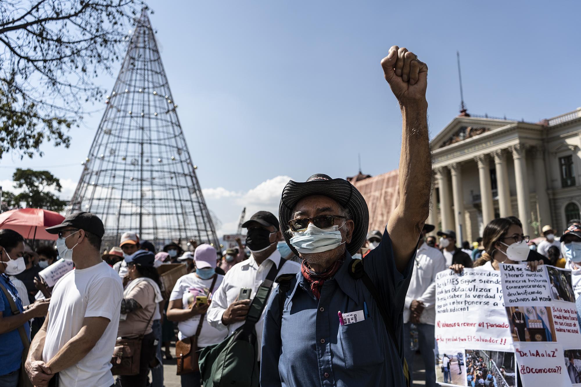 Elías Romero, 79, traveled to Cuscatlán Park in San Salvador on the 30th anniversary of the accords and then walked to Barrios Plaza to commemorate the day that he says changed the course of the country