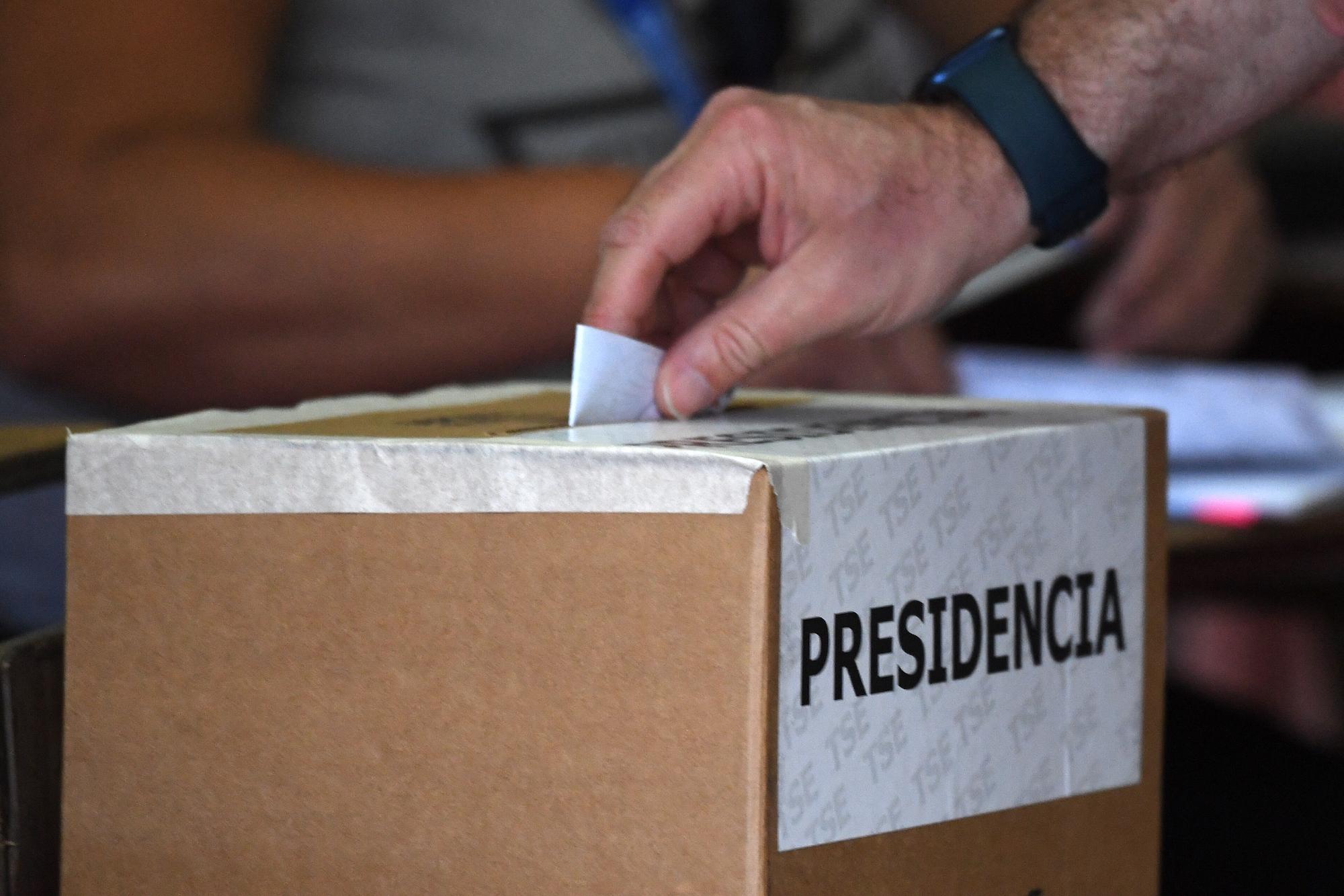 A man casts his vote during general elections in San Jose, on February 6, 2022. Costa Ricans headed to the polls Sunday with a crowded presidential field and no clear favorite for tackling growing economic concerns in one of Latin America