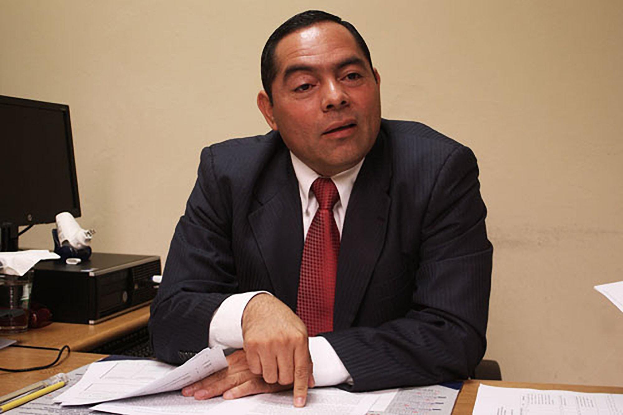 Carlos Pineda, fue jefe de sección Probidad de la Corte Suprema de Justicia entre 2013 y 2021. Su desempeño fue criticado por la ambigüedad en la aplicación de los criterios para supervisar las cuentas de los funcionarios públicos. Foto de El Faro: José Carlos Reyes.