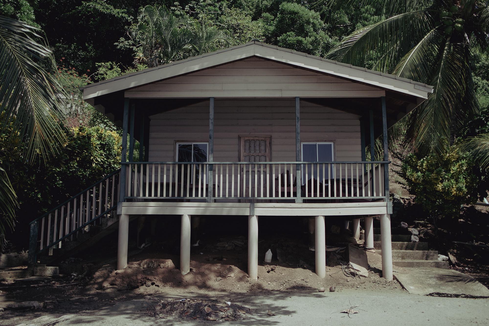 Private property on Cayo Mayor. The Garifuna community says that millionaires purchased some of the cays as vacation getaways. Photo: Carlos Barrera/El Faro