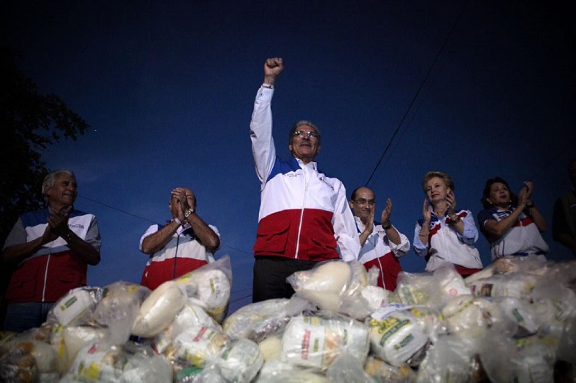 Norman Quijano en un mitín de la campaña electoral de 2012, cuando ganó un segundo mandato como alcalde de San Salvador. Foto de archivo: El Faro.