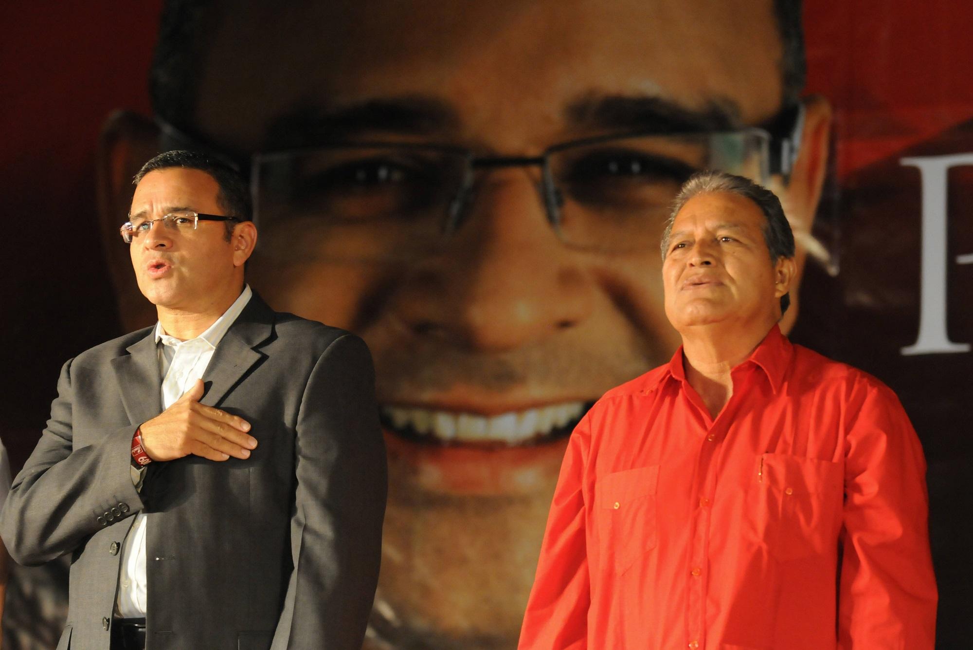 Mauricio Funes y Salvador Sánchez Cerén cuando eran  candidatos a la presidencia y a la vicepresidencia y vendían la promesa de representar el gobierno del cambio en la elecciones del 15 de marzo de 2009. Foto José Cabezas (AFP).