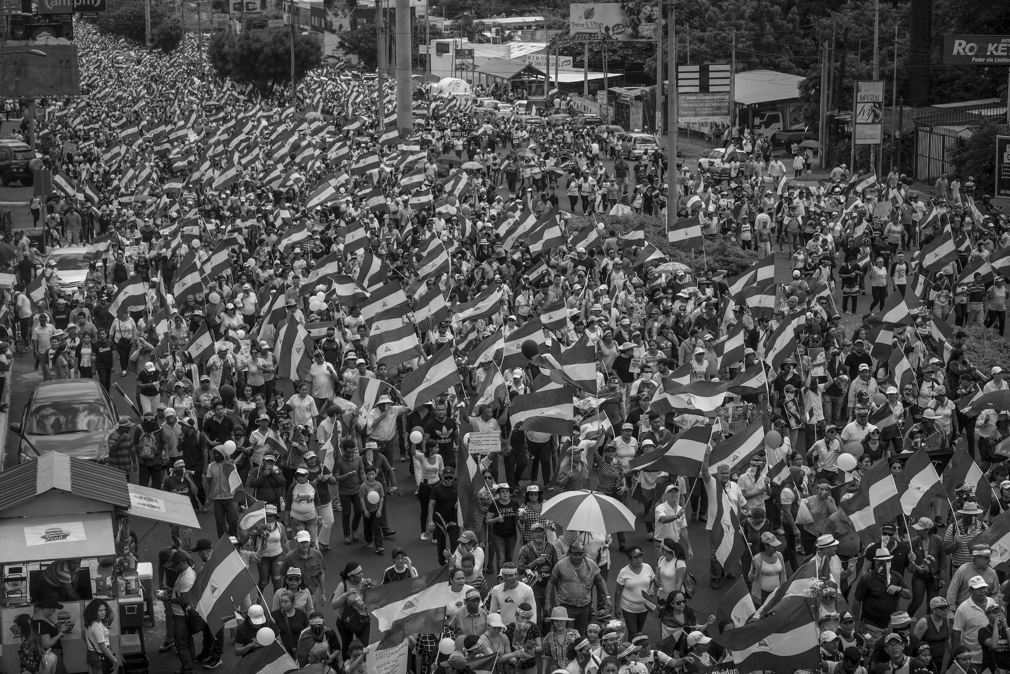 Managua, Nicaragua. Millares de nicaraguenses participaron de la marcha de las Flores que fue empañada por ataque de paramilitares en el sector de la iglesia Hossana provocando varios heridos y un muerto. Foto: Oscar Navarrete/ Amnistía Internacional.