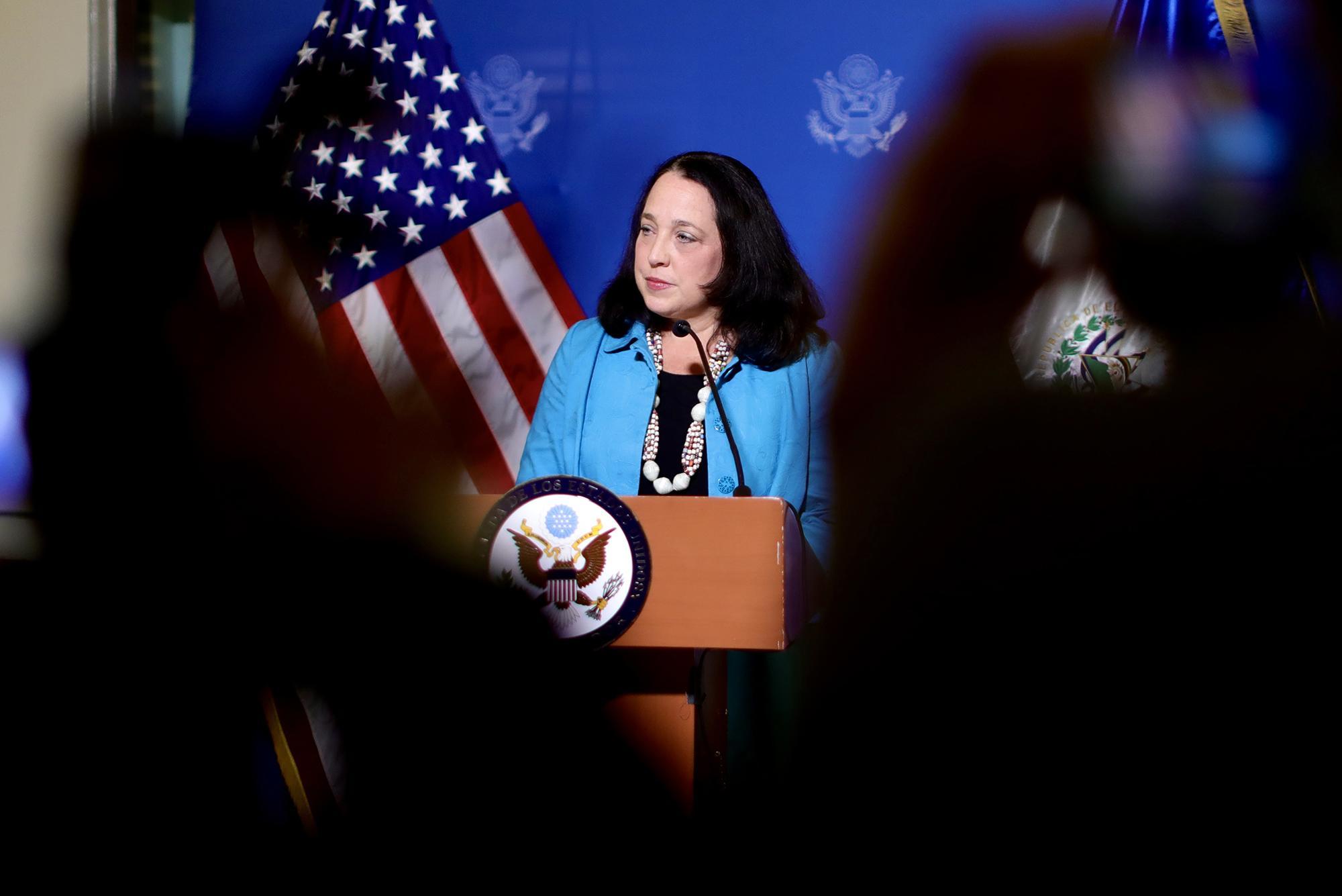 The chargée d'affaires at the U.S. Embassy in El Salvador speaks at a press conference on the night of September 4, 2021. Photo: U.S. Embassy