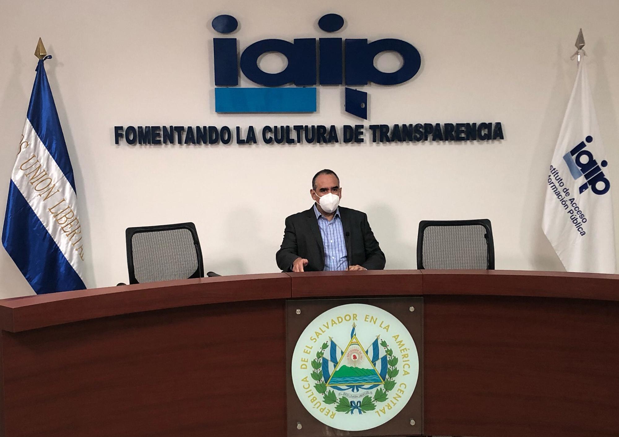 El presidente del IAIP, Ricardo Gómez, no se atrevió a cuestionar las reformas al reglamento de la LAIP pues dijo que debía estudiarlas más a fondo. Foto: Gabriel Labardor / El Faro.