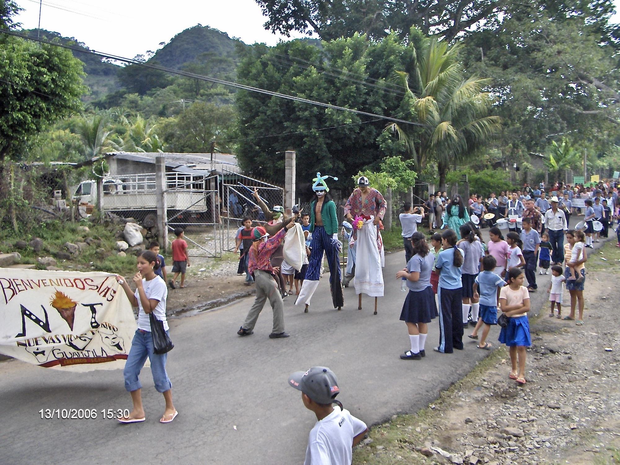 Habitantes del cantón Guarjila durante la celebración de sus fiestas patronales. Foto cortesía del autor.