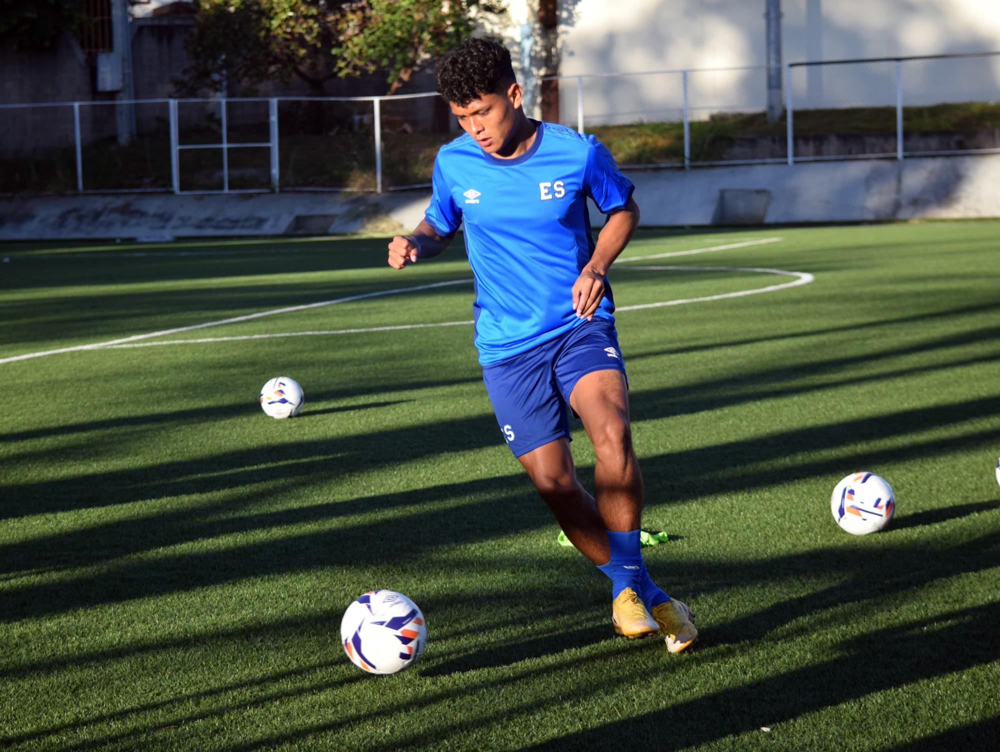 Lizandro Claros, durante un entreno con la selección sub 23 de El Salvador, en marzo de 2021. Foto de El Faro: cortesía de la Federación Salvadoreña de Fútbol.