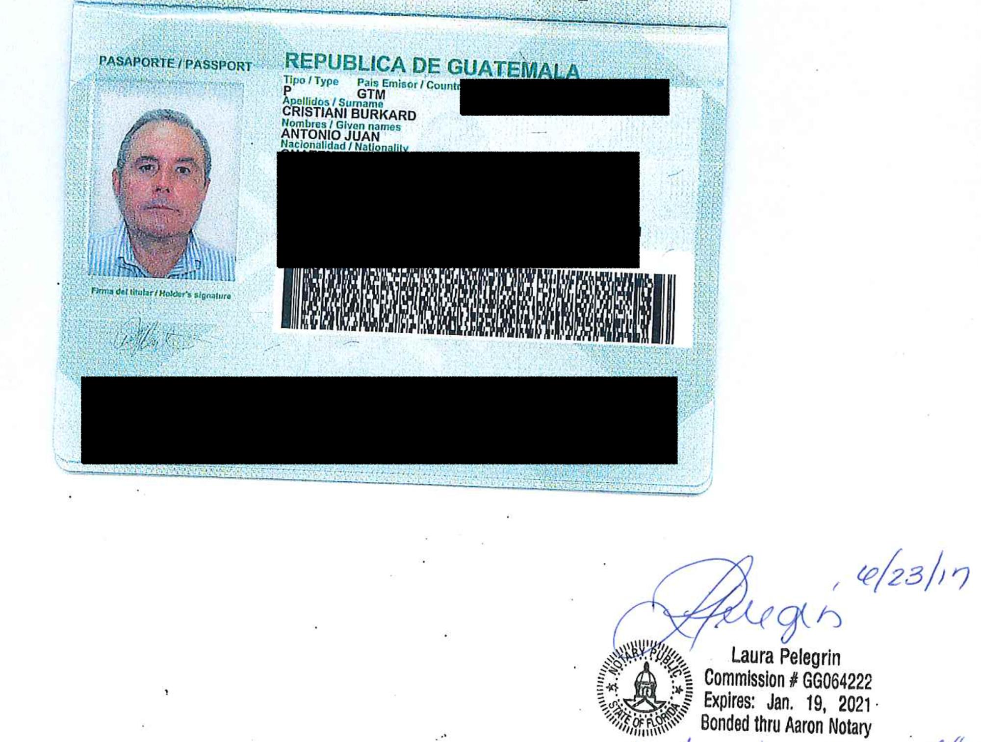 Pasaporte guatemalteco de Antonio Juan Cristiani Burkard, empresario agrícola y hermano del expresidente salvadoreño Alfredo Félix Cristiani. Foto tomada de los archivos filtrados a ICIJ.