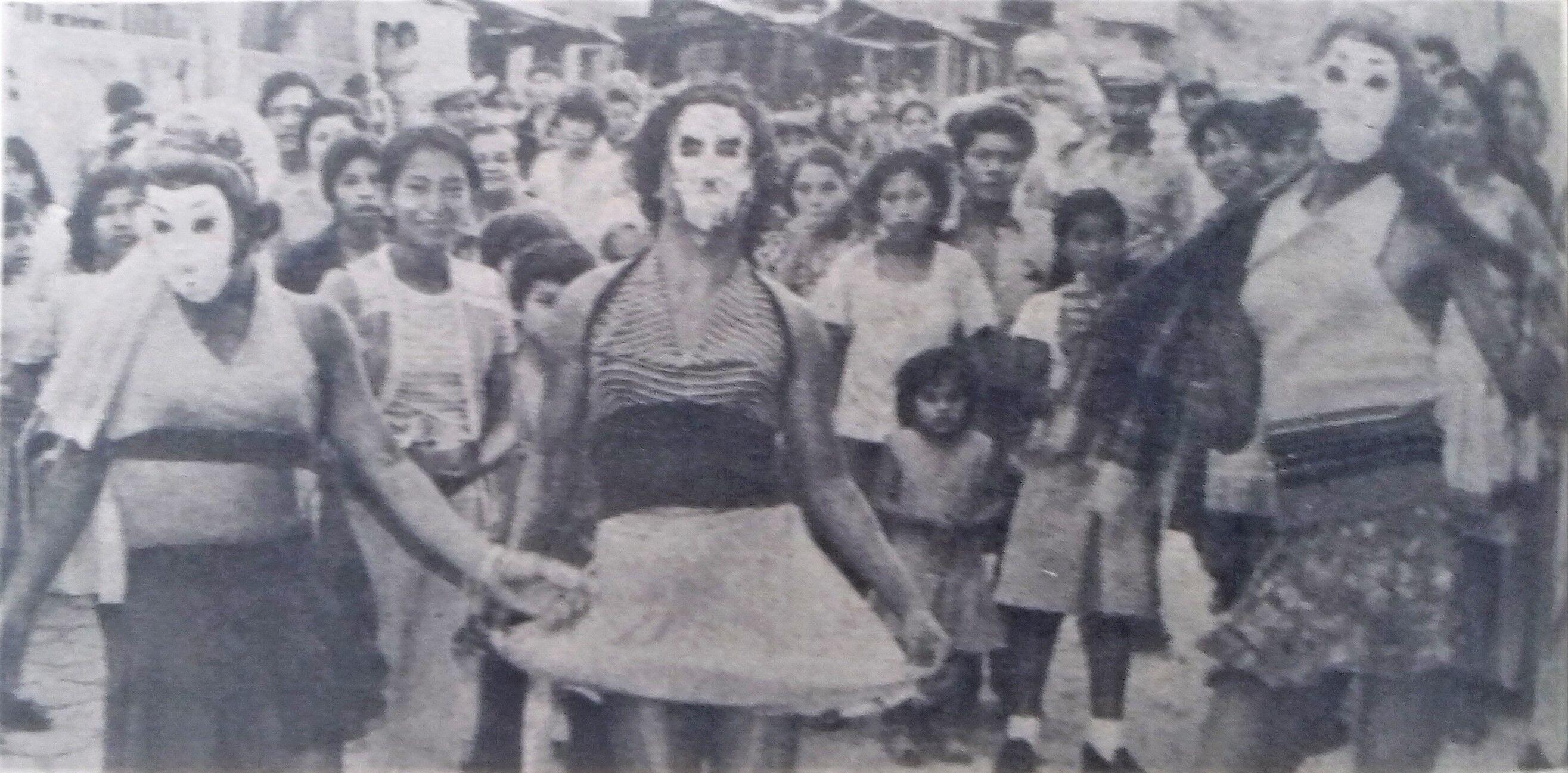 Travestismo patronal. Foto publicada en Diario El Mundo, 14 de agosto de 1979. Foto cortesía de Amaral Gómez Arévalo.