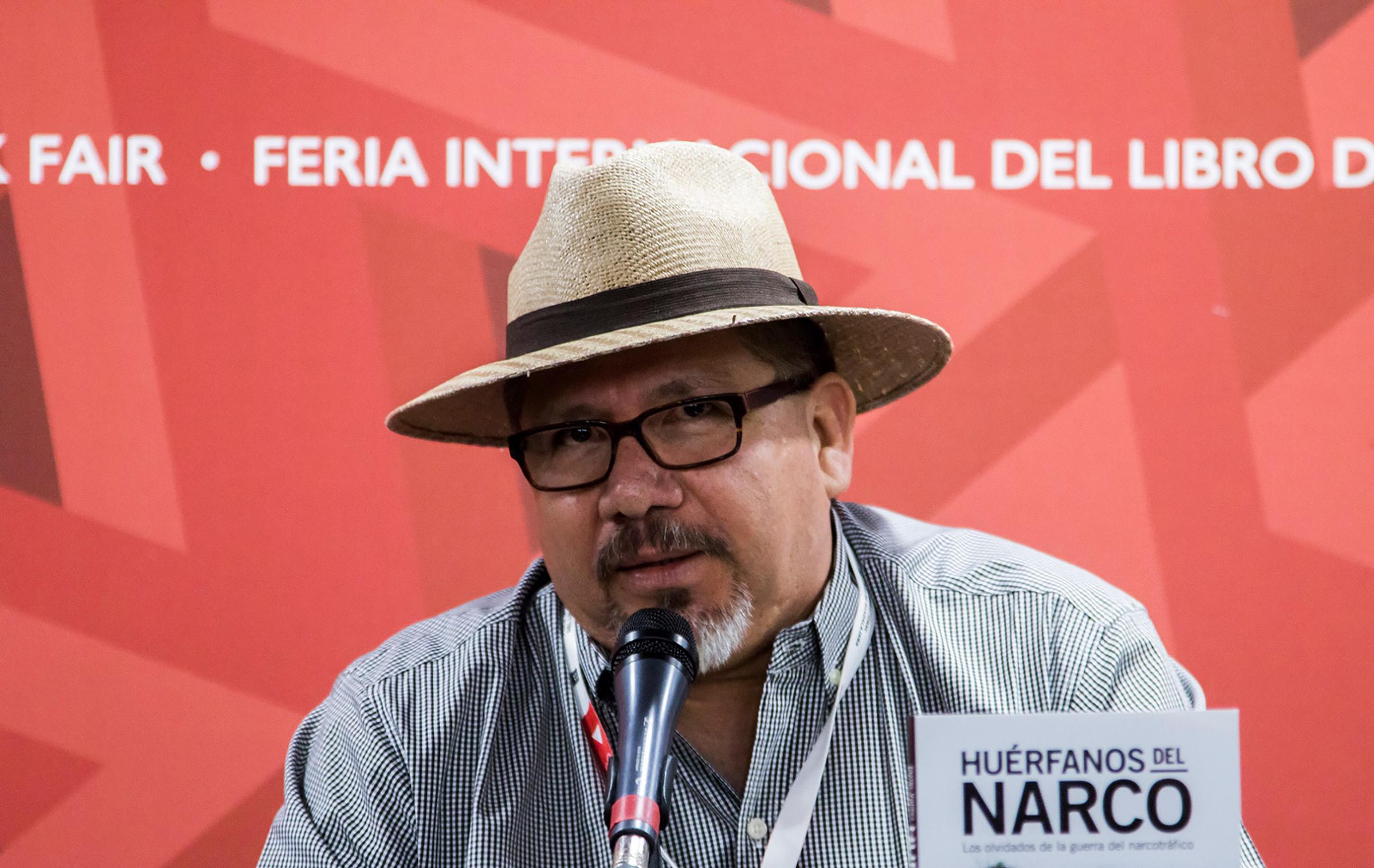 Javier Valdez en la presentación de su libro,  Los Huérfanos del Narco, en la Feria Internacional del Libro en Guadalajara, México el 27 de noviembre de 2016.  Foto: Hector Gerrero, AFP