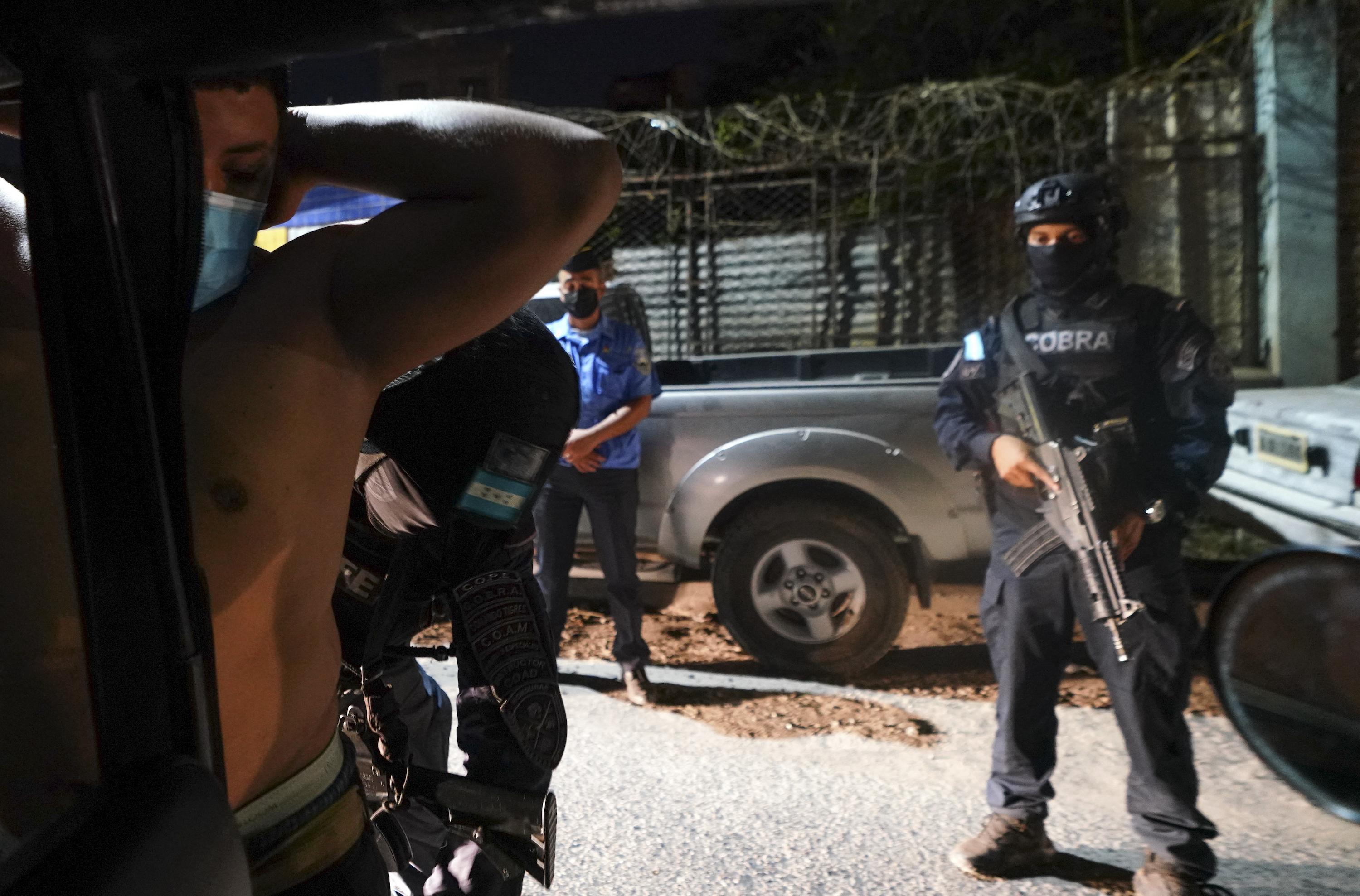 Members of the Military Police of Public Order (PMOP) frisk a man in Tegucigalpa on December 6, 2022, after President Xiomara Castro decreed a state of exception in 162 of the most marginalized urban communities in Honduras. Photo: Johny Magallanes/AFP