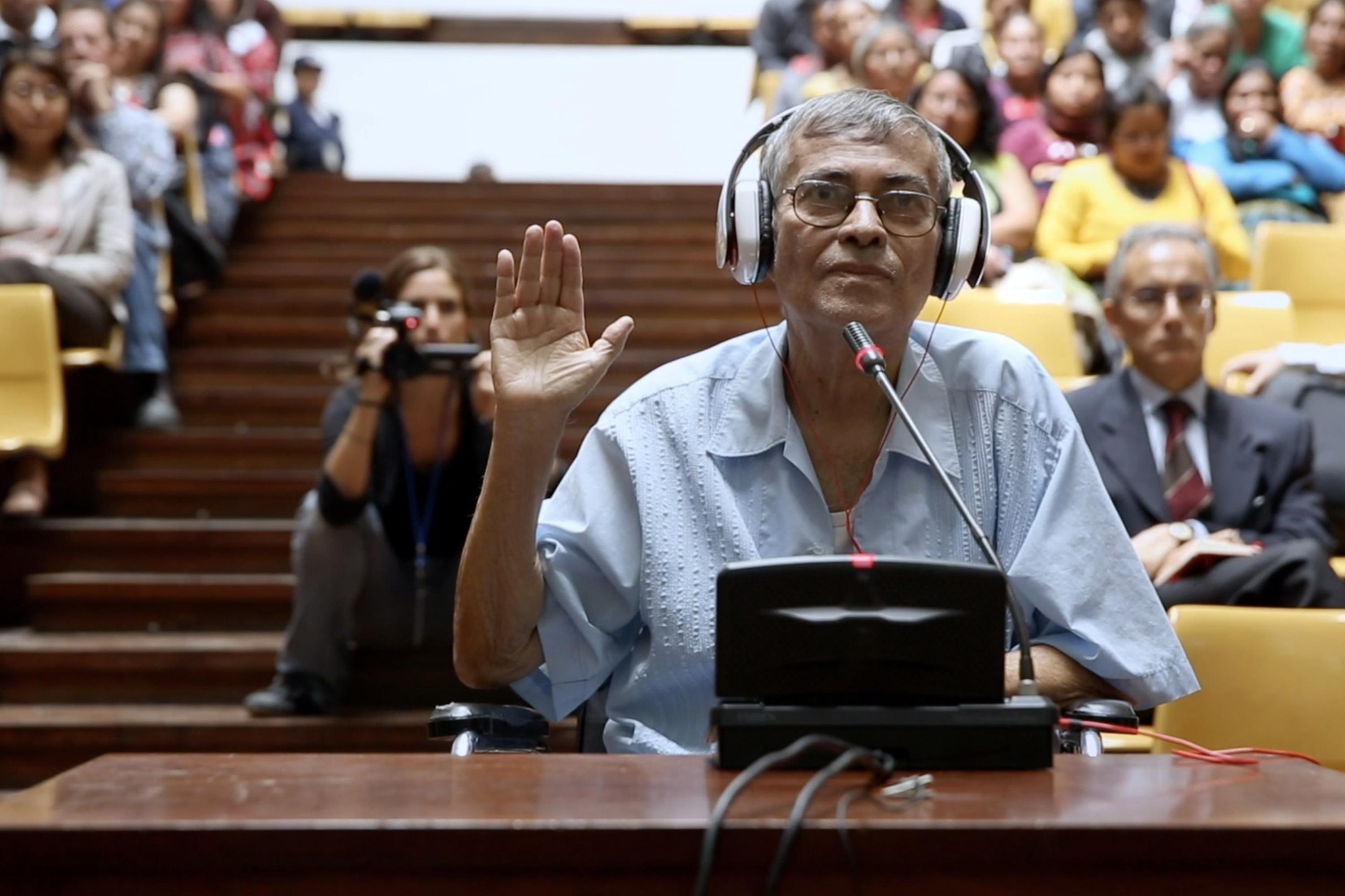 In October 2014 the professor Elías Barahona testified in Guatemalan court in the historic trial for the burning of the Spanish Embassy in 1980, when he was undercover as press secretary for Minister of Governance Donaldo Álvarez Ruiz. Photo: Courtesy Anaïs Taracena