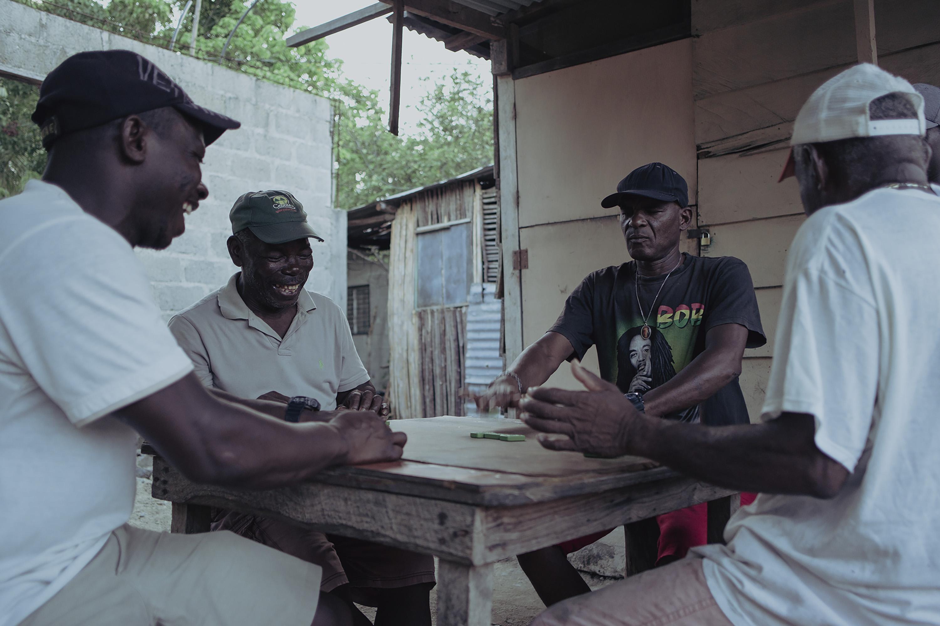 Fishermen and divers meet every afternoon near the dock to play table games as they await their turn to work. Most prefer to take care of business in the morning, but on slow days they often work twice as long to make ends meet. Those who set off for work at 6 p.m. do not return until morning.