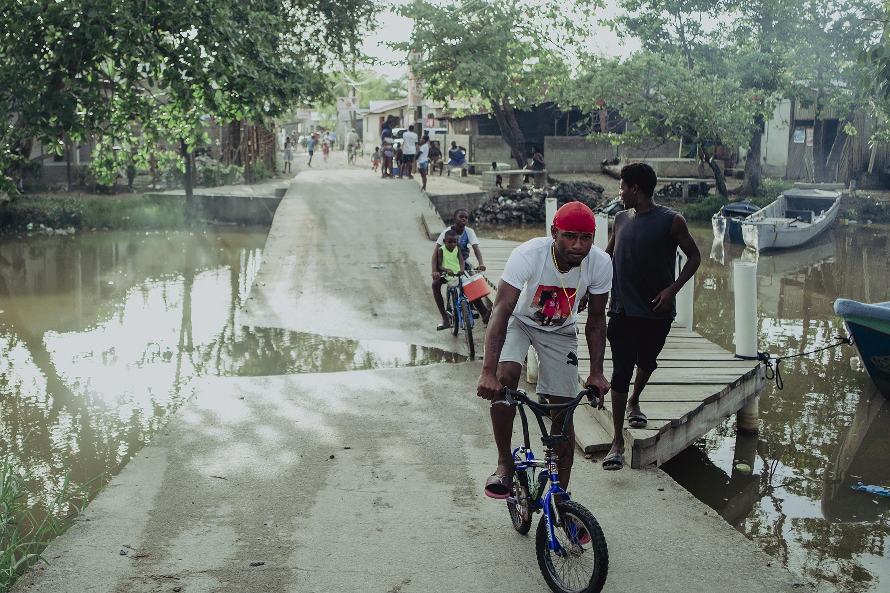 In 1998 Hurricane Mitch changed the lay of the land in Nueva Armenia as tributaries of the Papaloteca River sliced through parts of the communities. Every winter the community continues to reel from the disaster as flooding threatens to swallow homes.