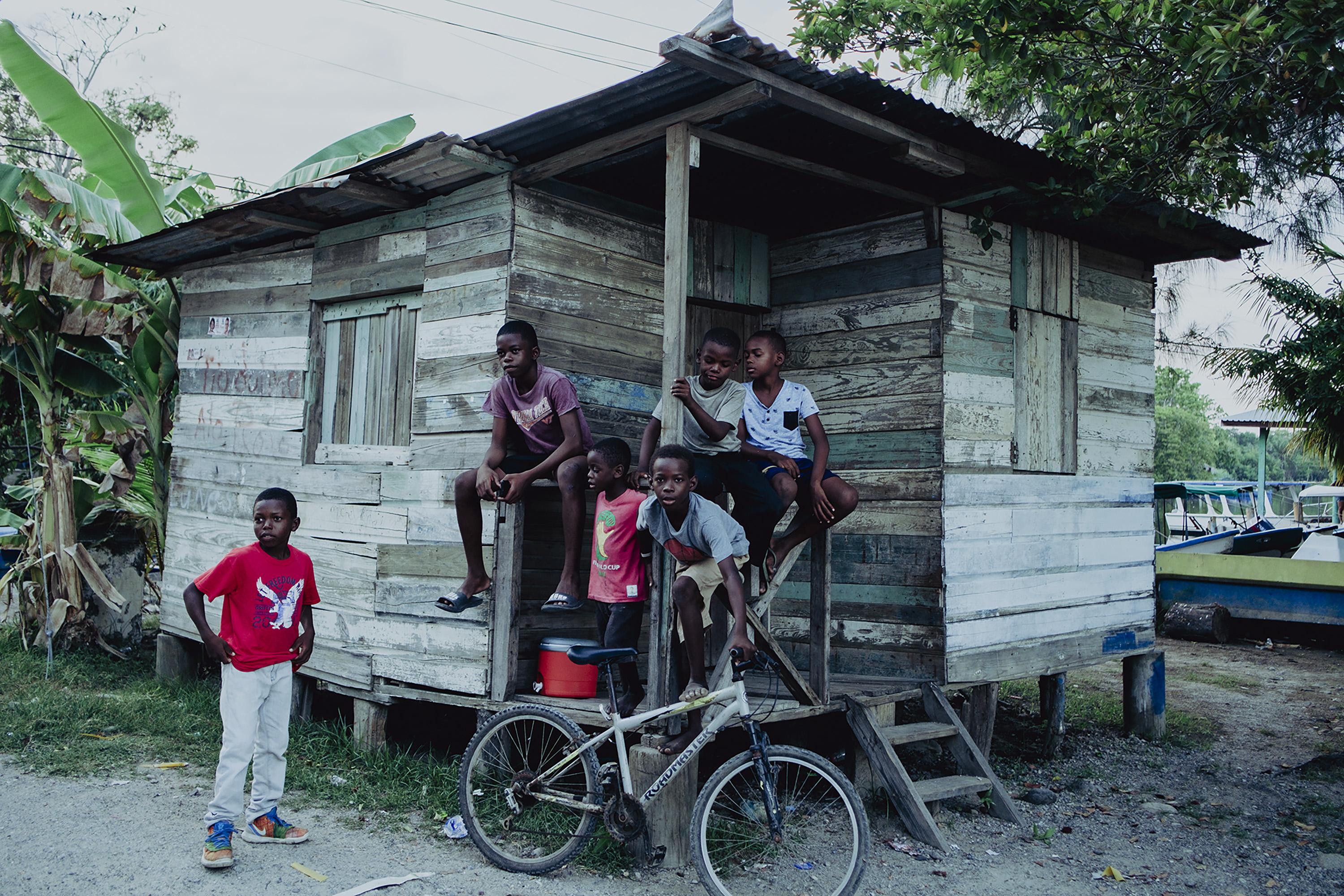 Left to right: Joel, Elvin, Nixon, Jaicol, David, and Dylan. Amid the pandemic they attend class part-time in Nueva Armenia and play youth soccer on the Club Deportivo Garinagu Wagia, known as “We The Garifunas.” Local teacher Iván Figueroa founded the club to keep children occupied during the pandemic after the school closed. The club also passes on traditions like the Garifuna language and music and instills discipline and respect.