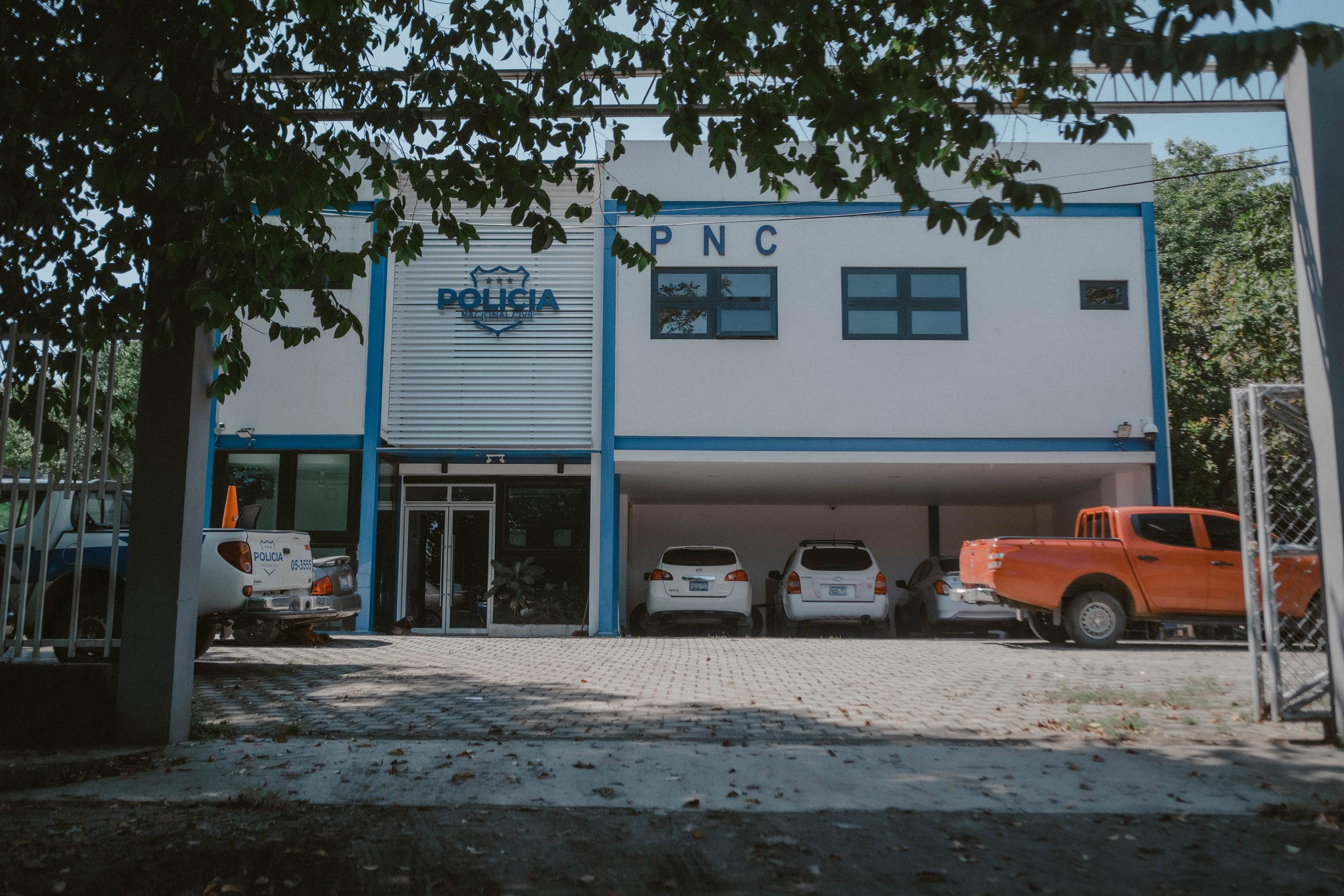 The National Civil Police station in El Zamorán, Jiquilisco, remodeled in January 2021. El Zamorán is the headquarters for the police units responsible for patrolling a large part of the Bajo Lempa, a region in the department of Usulután repopulated by former combatants after the end of the Salvadoran Civil War in 1992. Photo: Carlos Barrera/El Faro