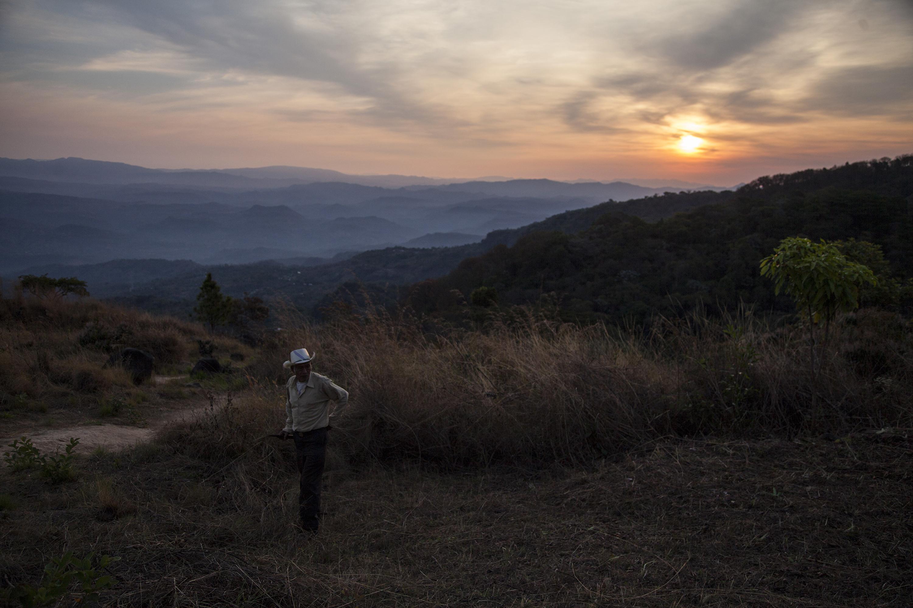 Tomás Ambrosio, 70, prepares a patch of land in El Volcán, an agricultural village in Morazán, in March 2017 for a commemmoration of the 37th anniversary of the martyrdom of Monsignor Romero. In 1981, during the civil war, families from the village were displaced when the Armed Forces destroyed their homes. After the signing of the 1992 Peace Accords, they returned to their lands. Photo: Víctor Peña/El Faro